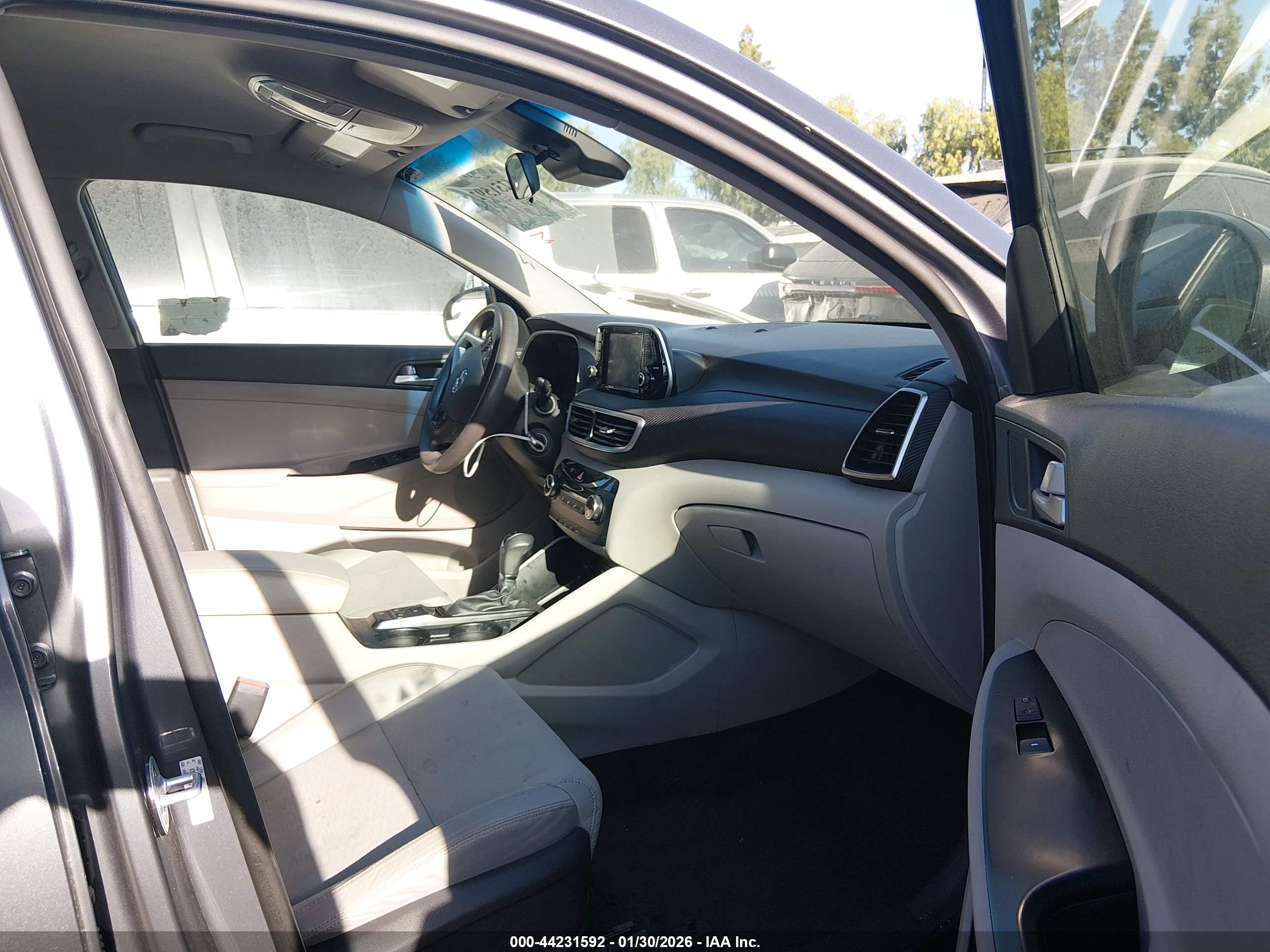 HYUNDAI TUCSON image 5