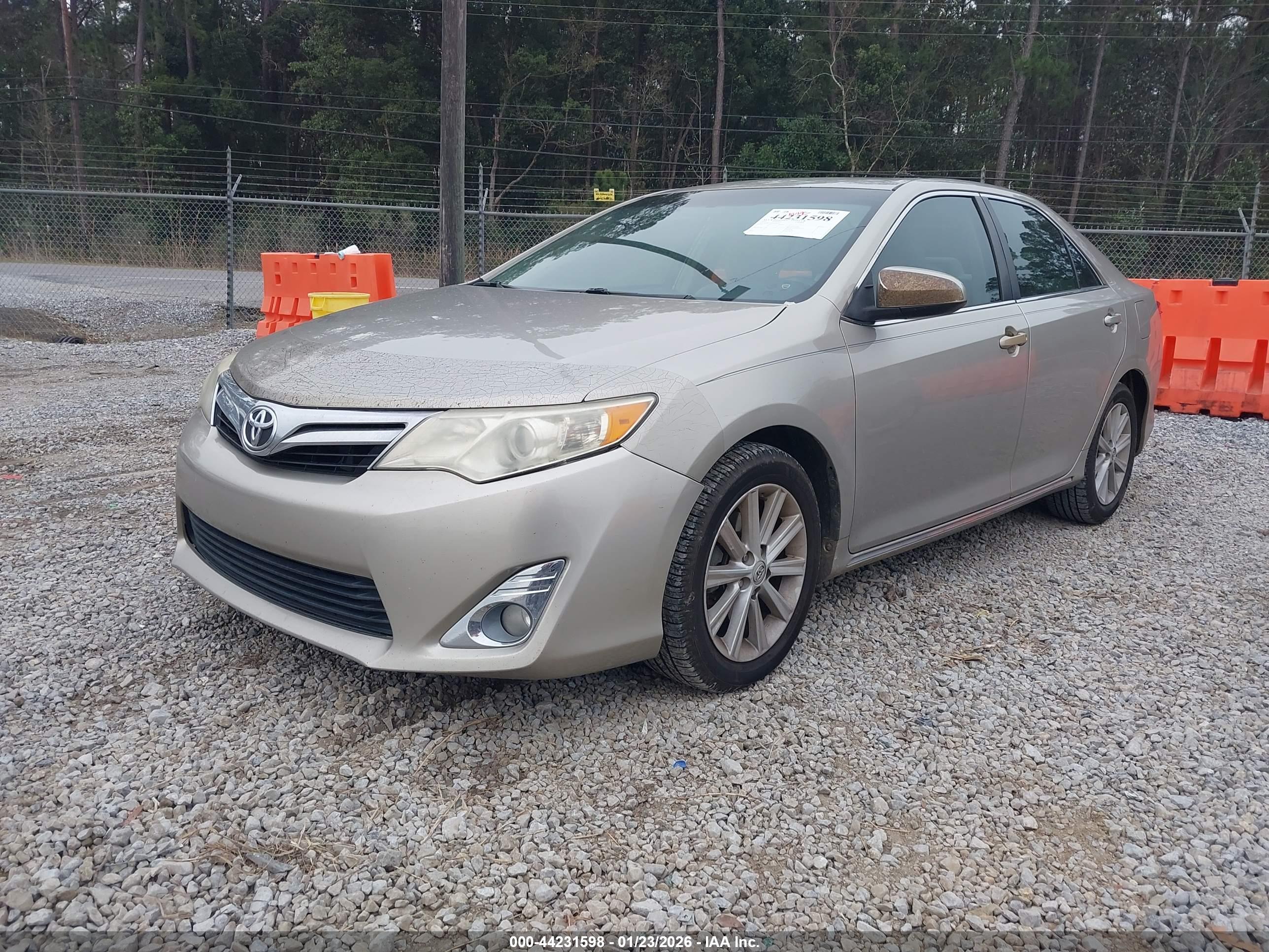 TOYOTA CAMRY image 2