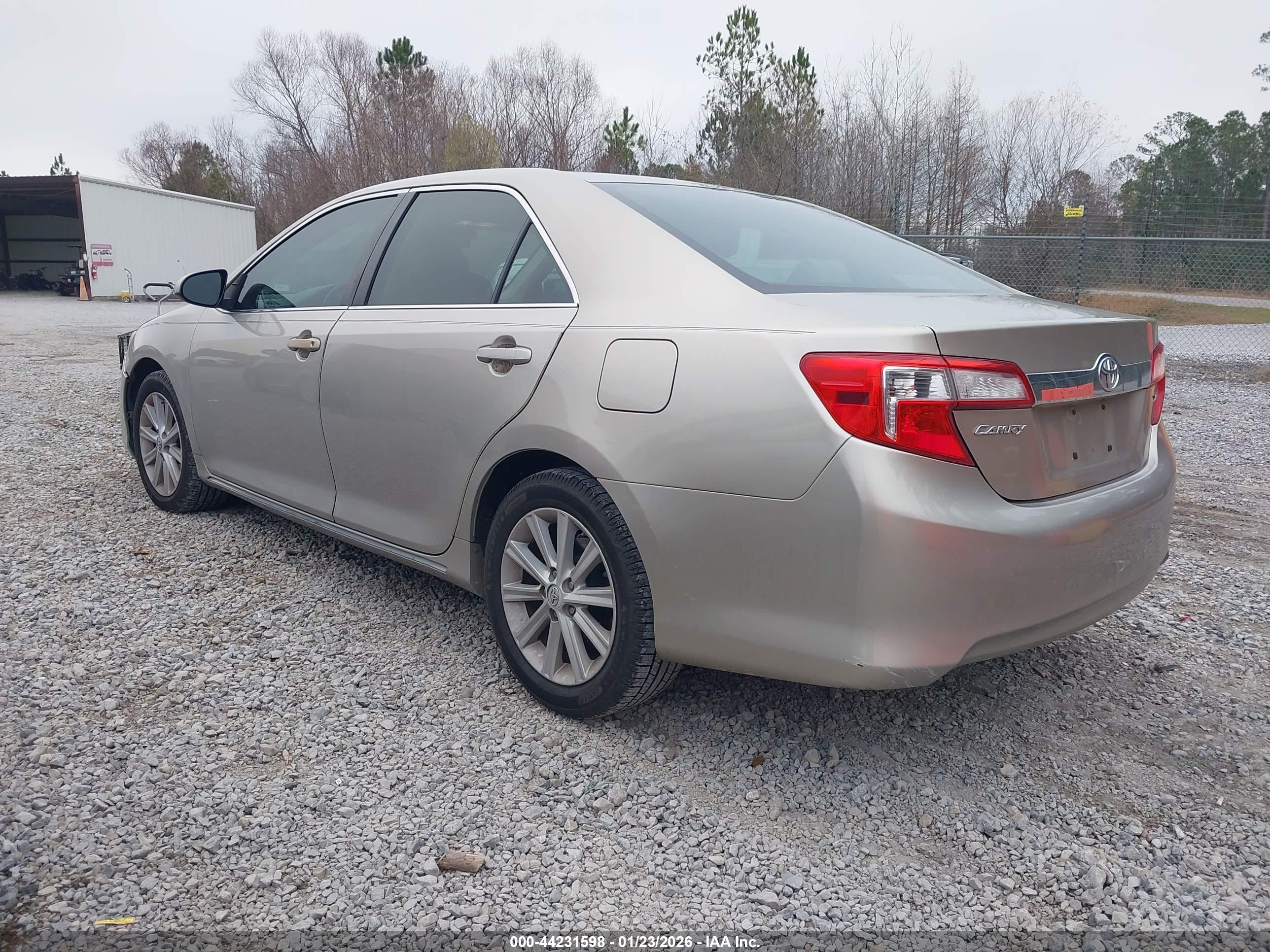 TOYOTA CAMRY image 3