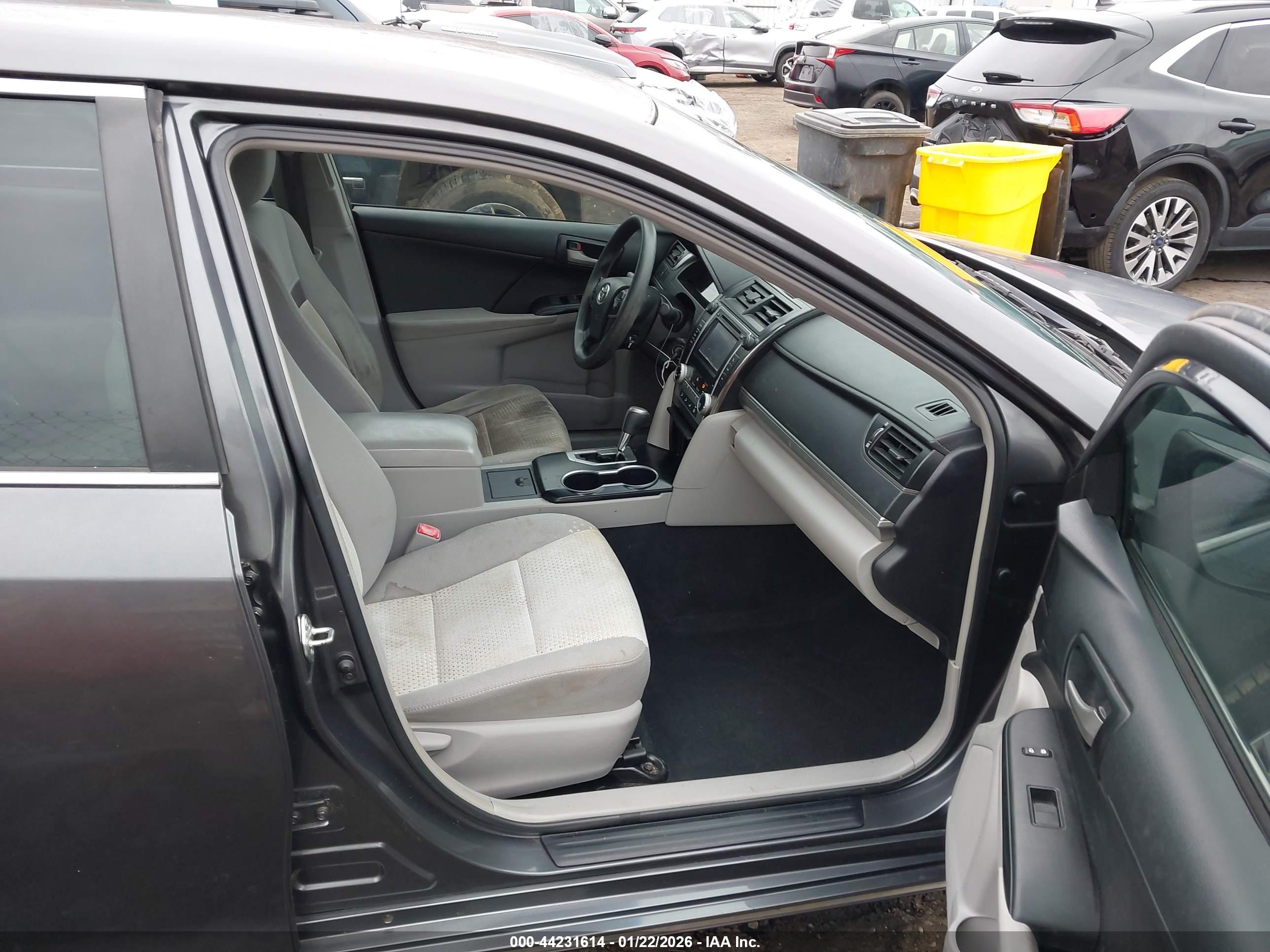 TOYOTA CAMRY image 5