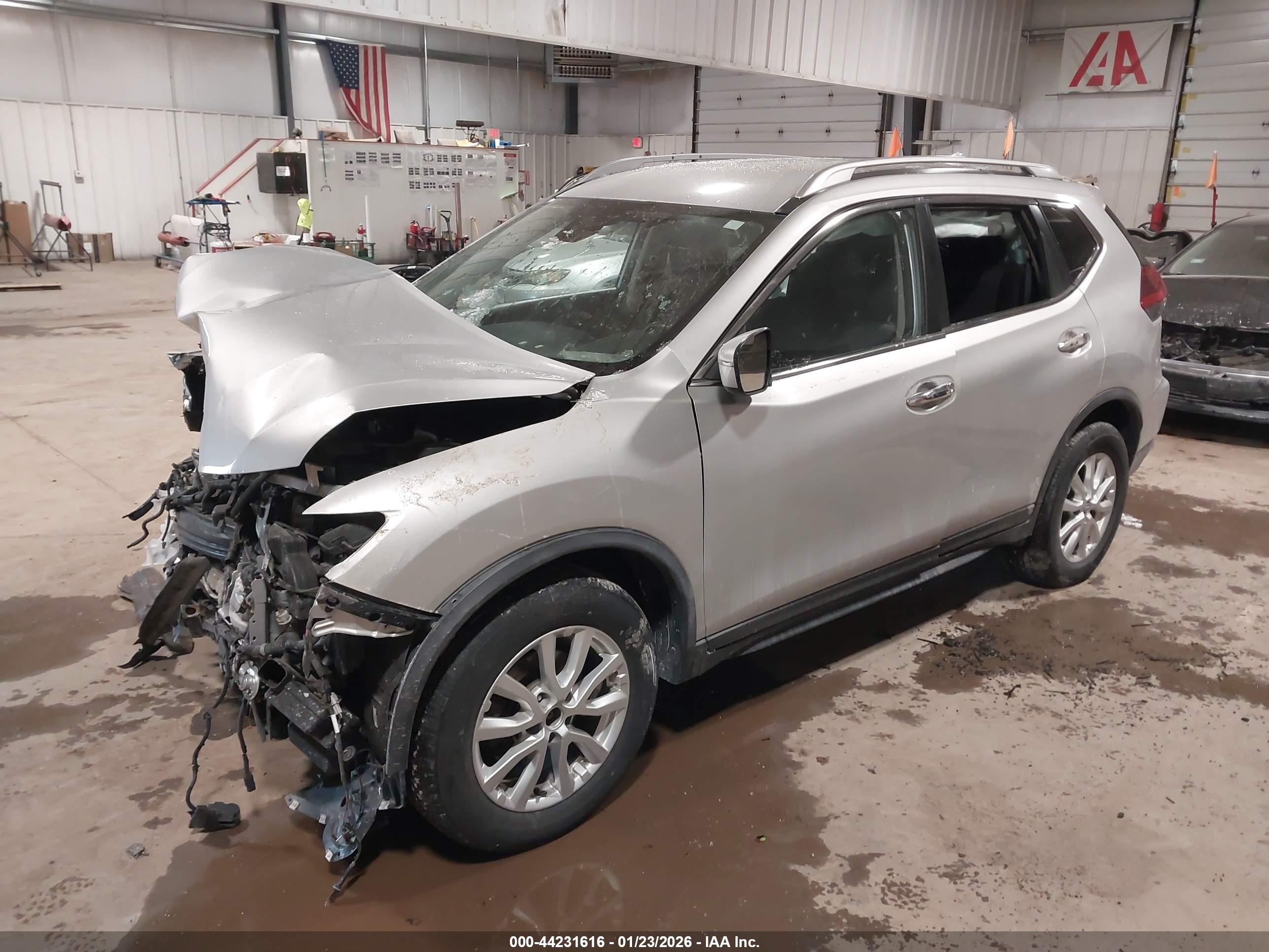 NISSAN ROGUE image 2