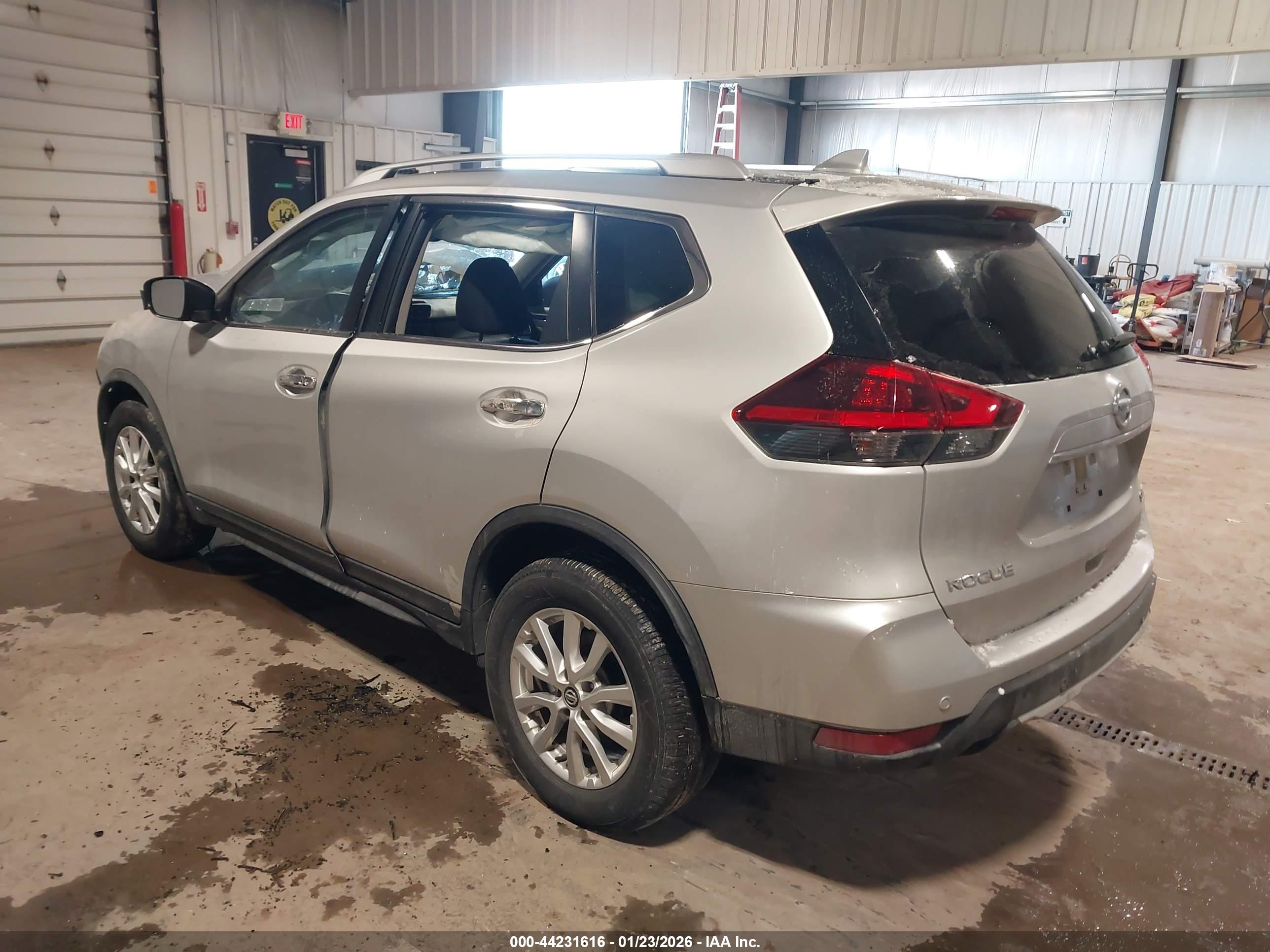 NISSAN ROGUE image 3