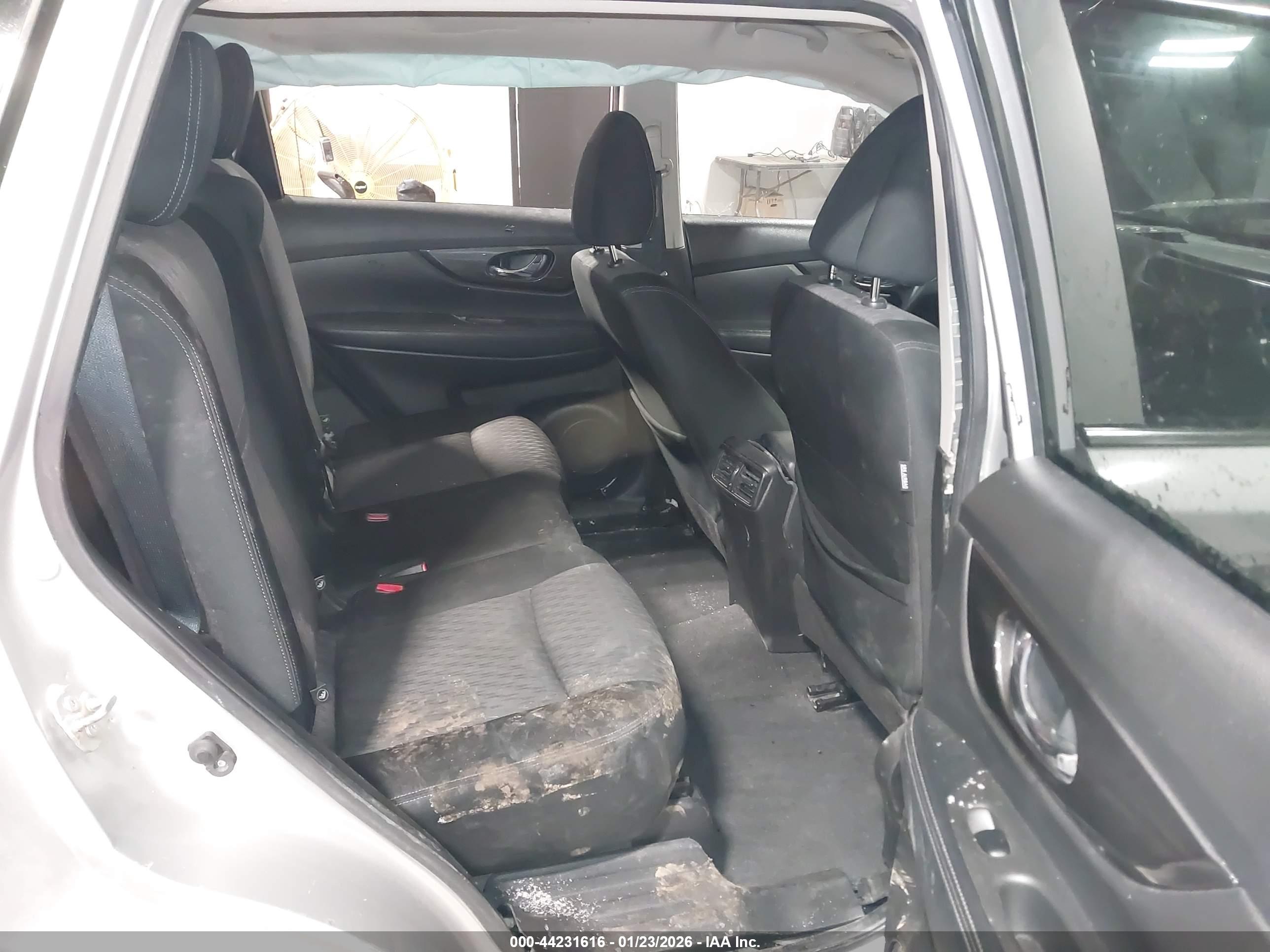 NISSAN ROGUE image 8