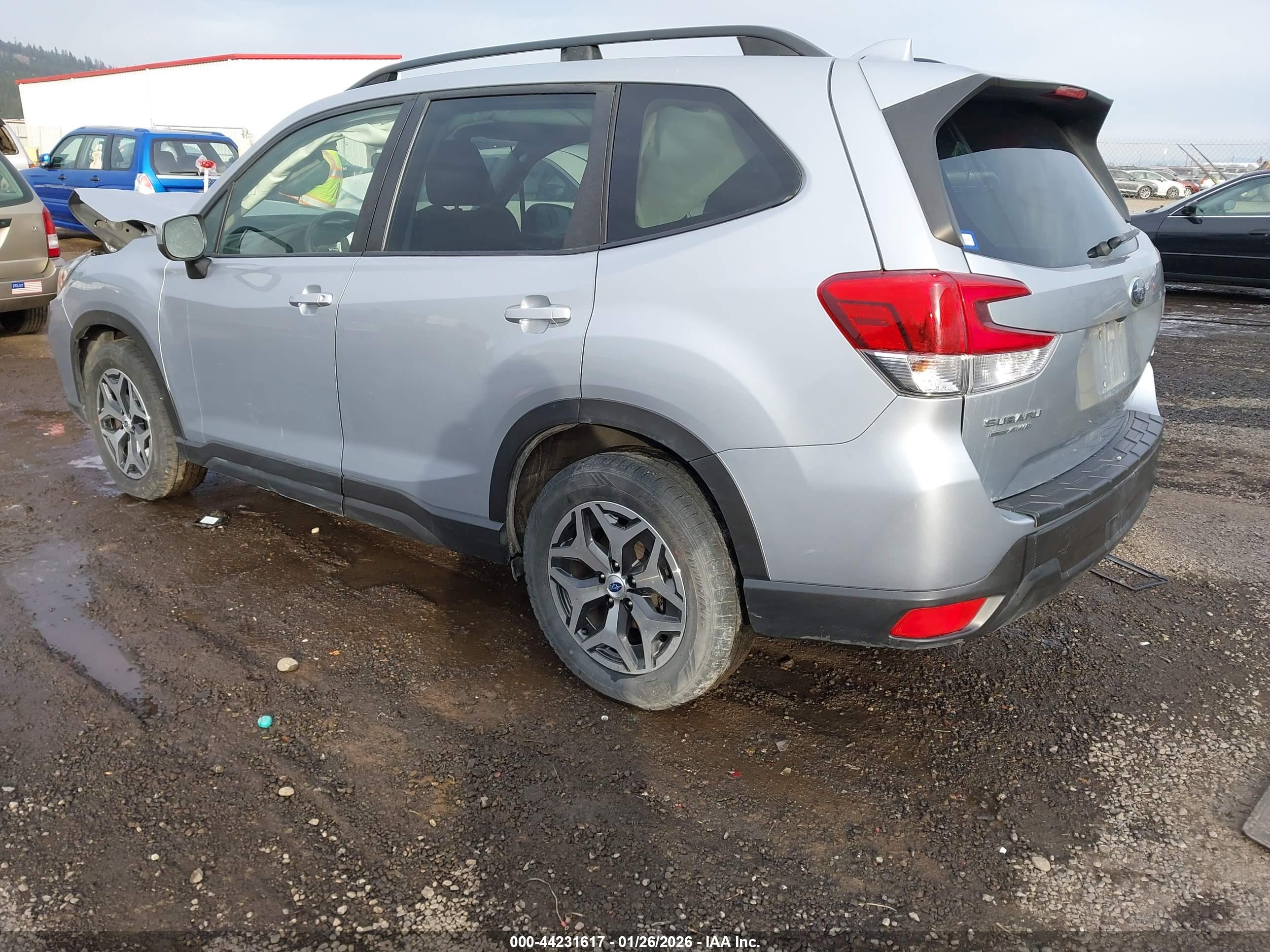 SUBARU FORESTER image 3