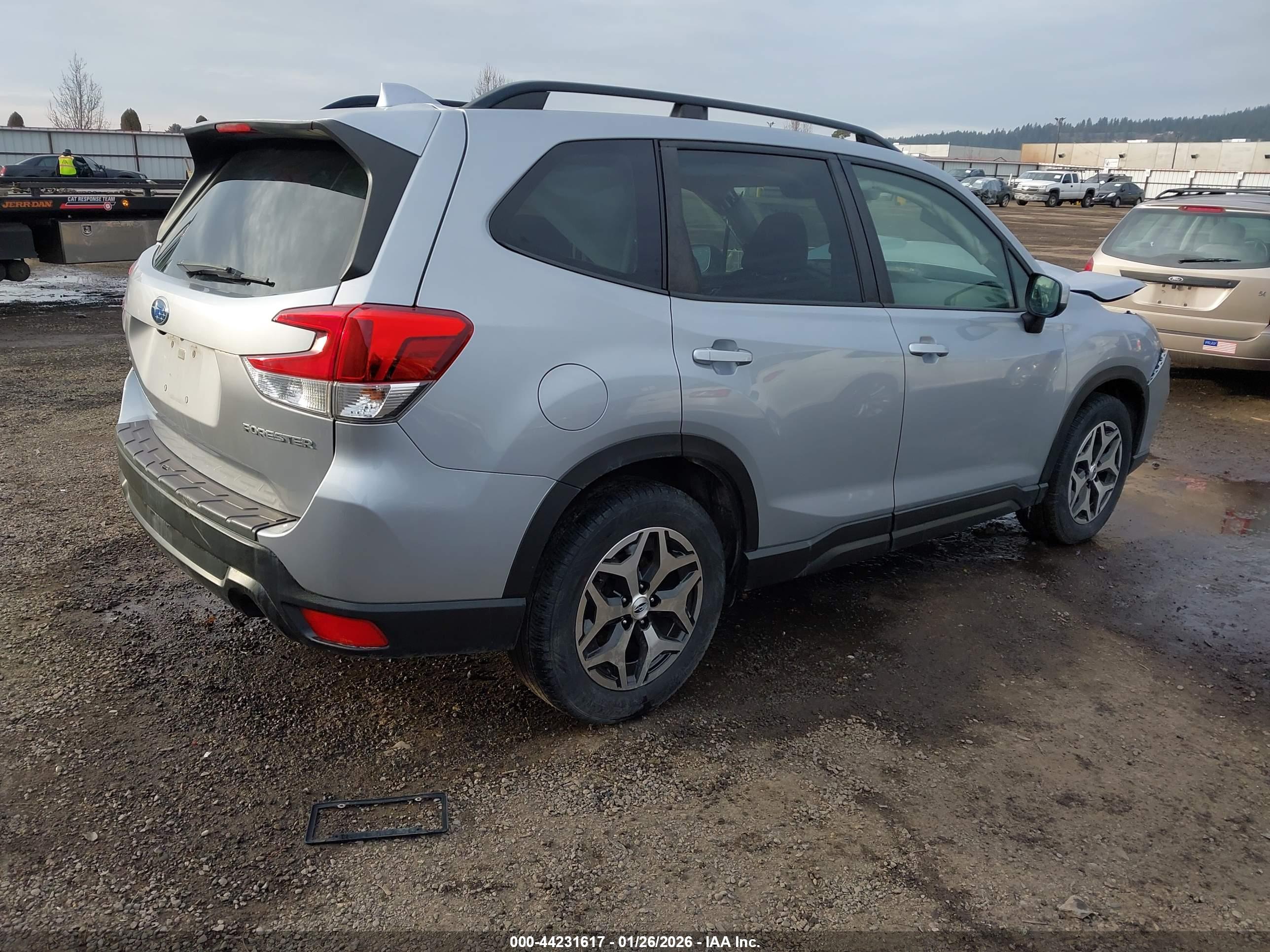 SUBARU FORESTER image 4