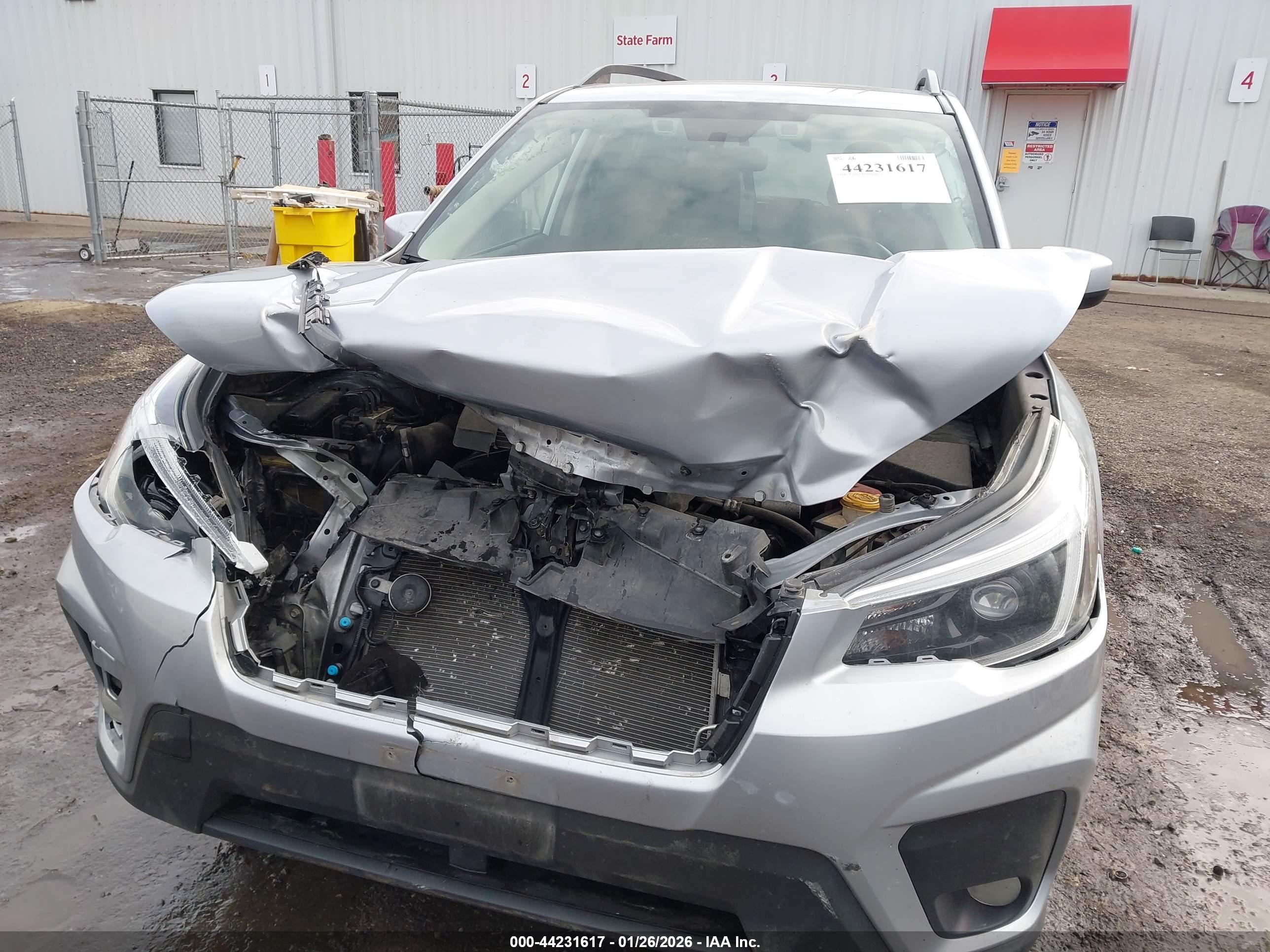 SUBARU FORESTER image 6