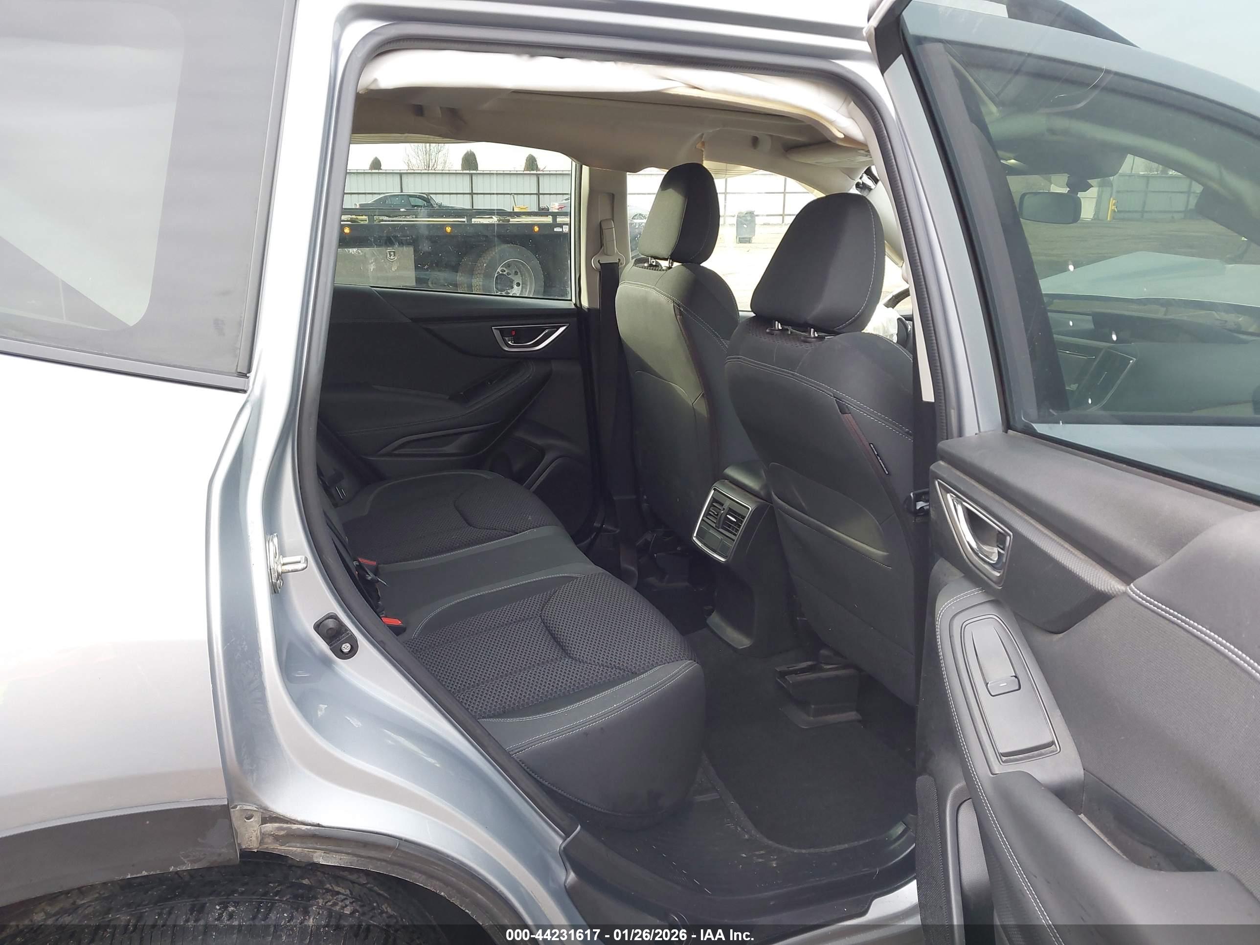 SUBARU FORESTER image 8