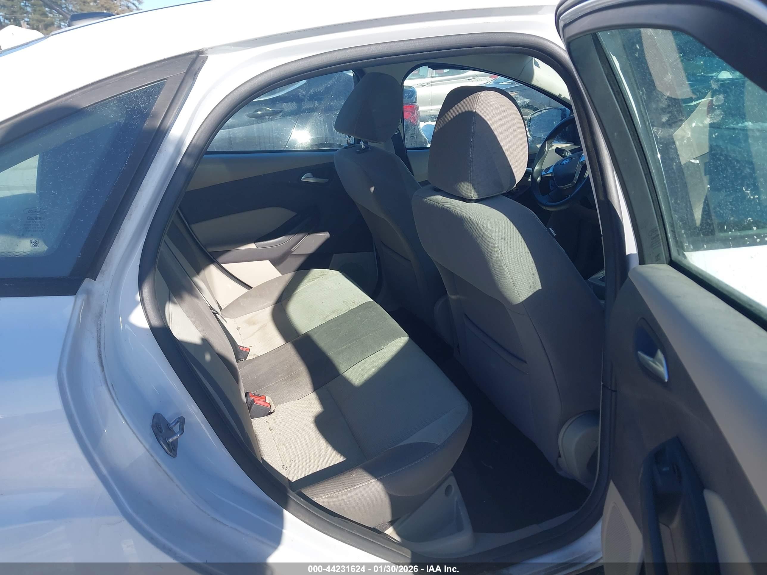 FORD FOCUS image 8