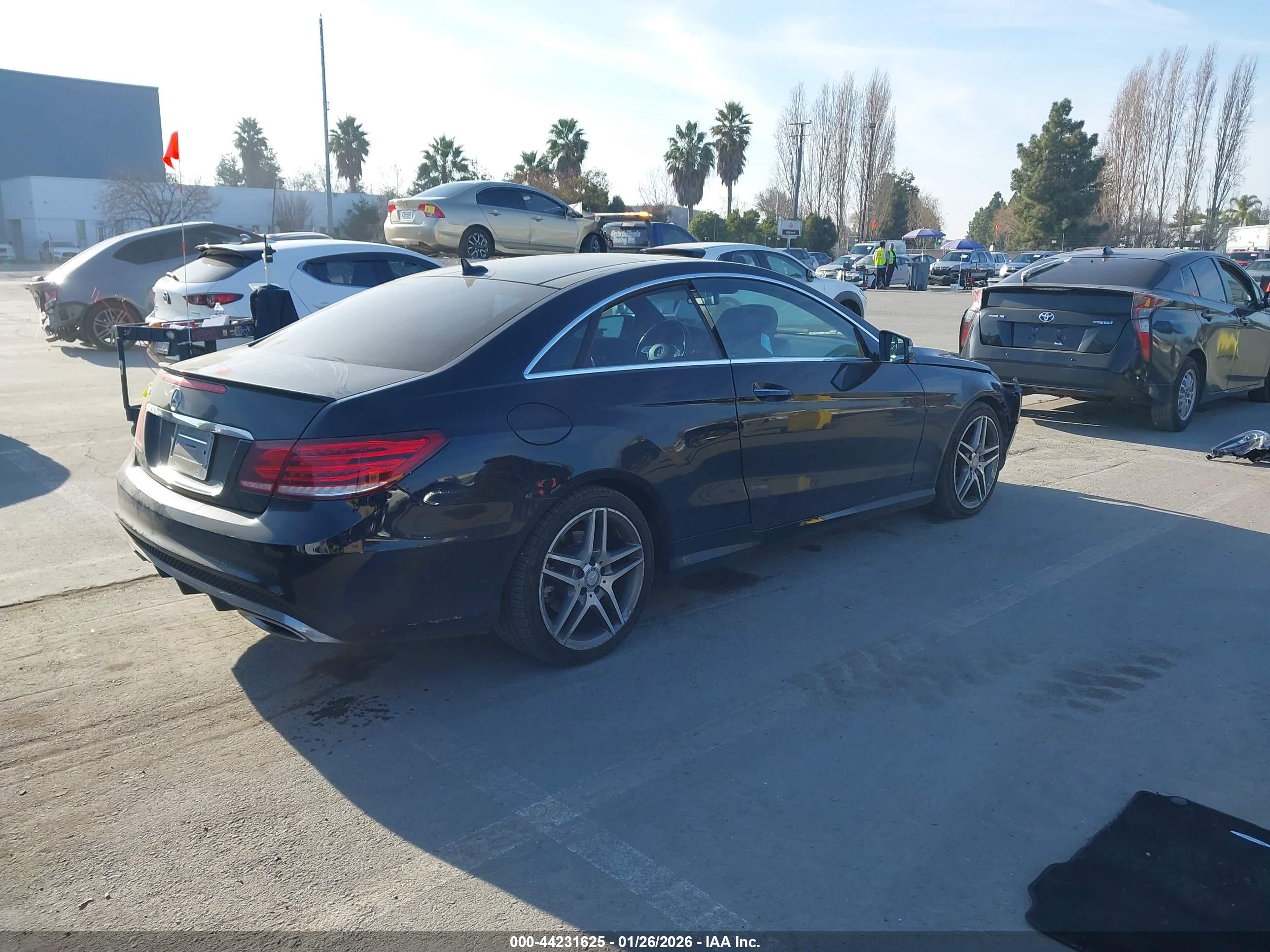 MERCEDES-BENZ E image 4