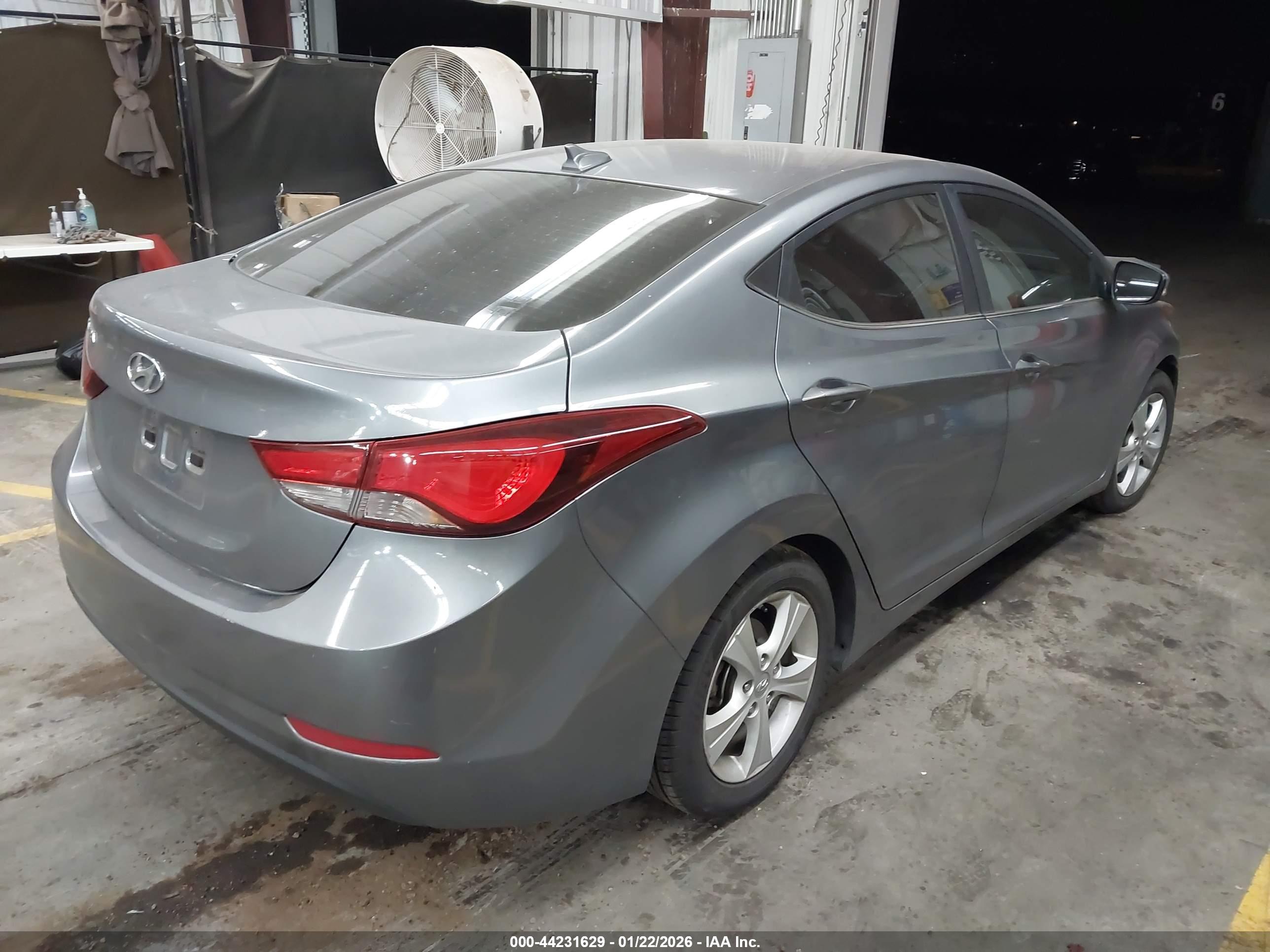 HYUNDAI ELANTRA image 4