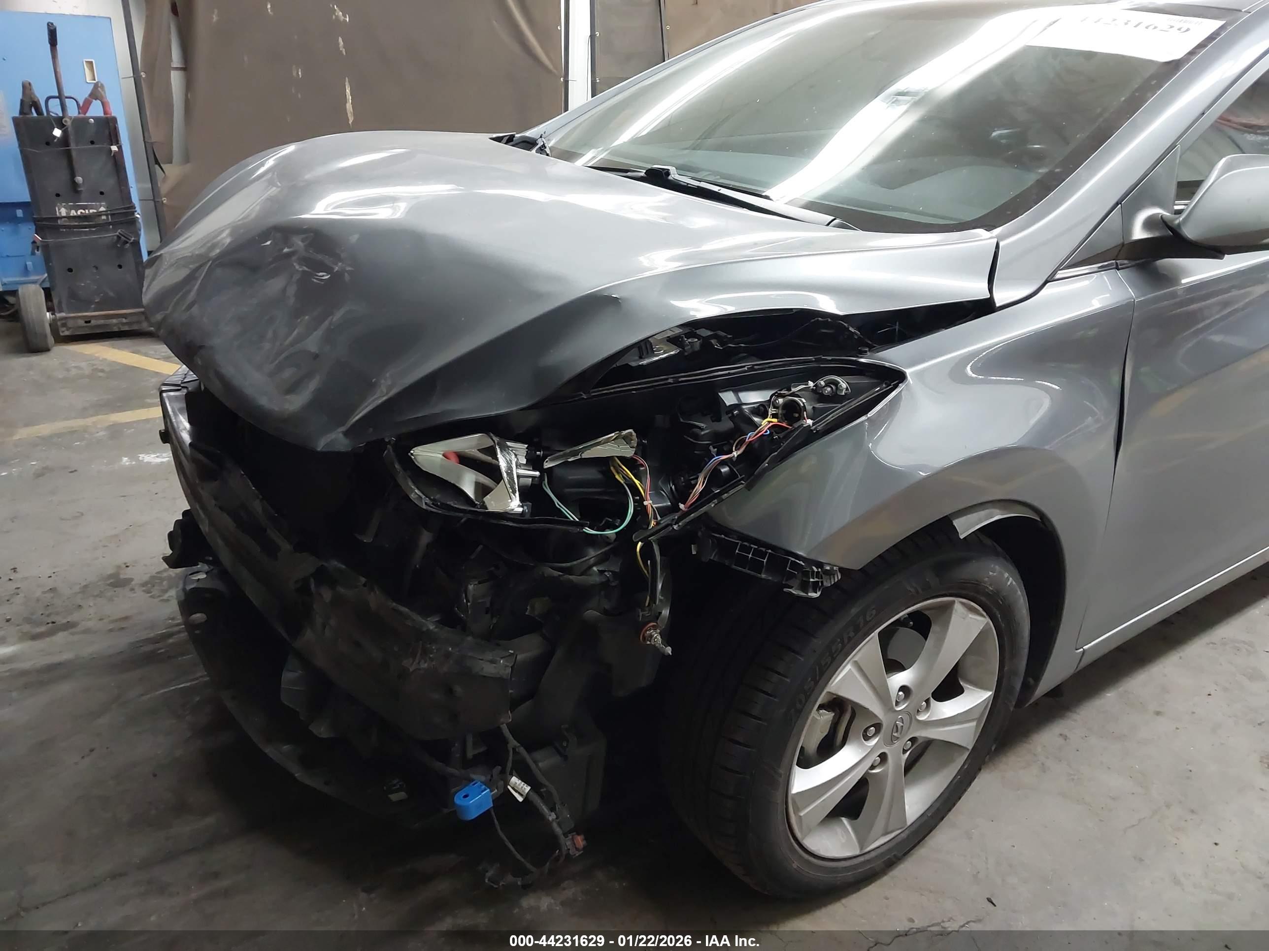 HYUNDAI ELANTRA image 6