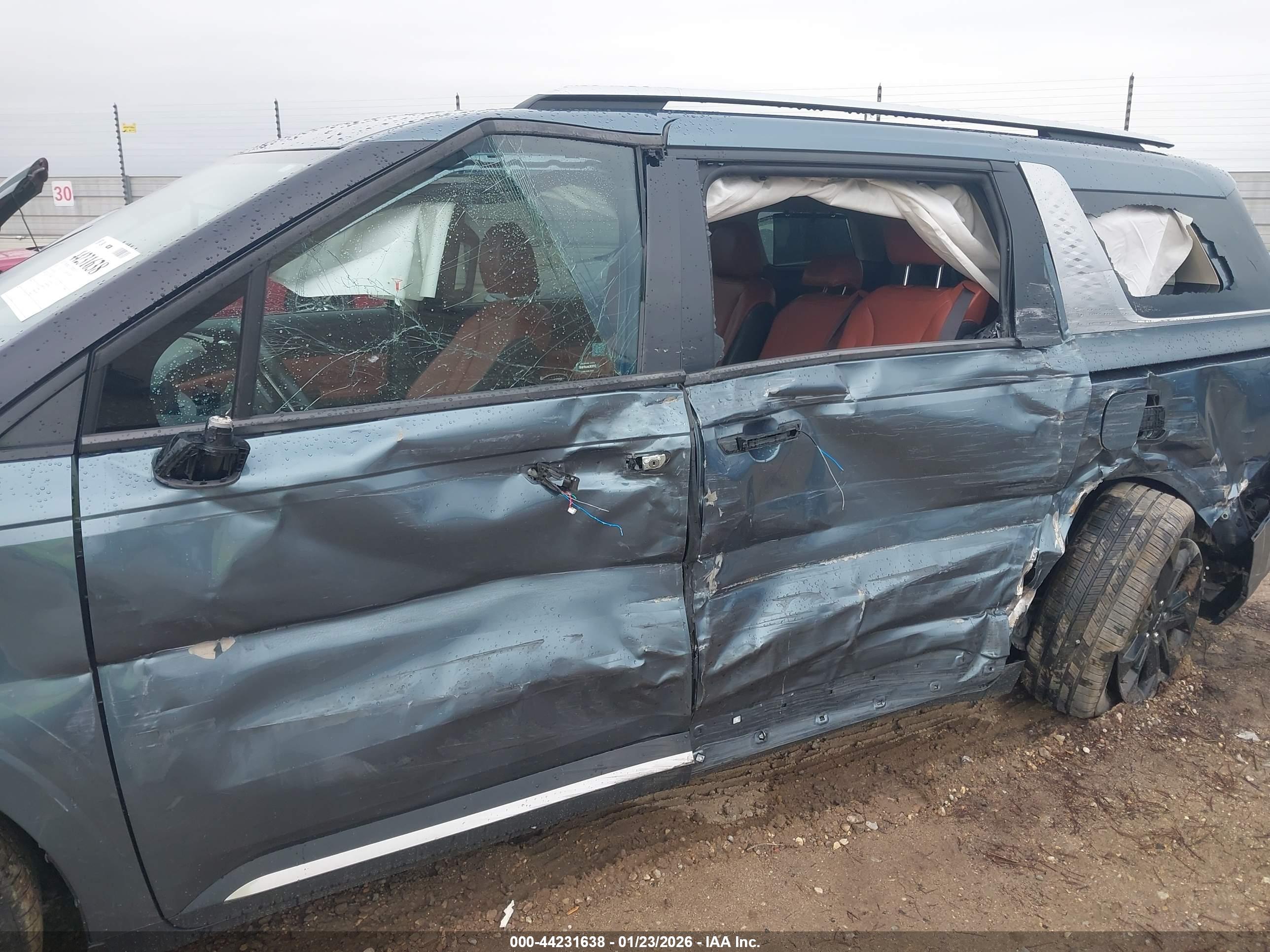 KIA CARNIVAL image 6