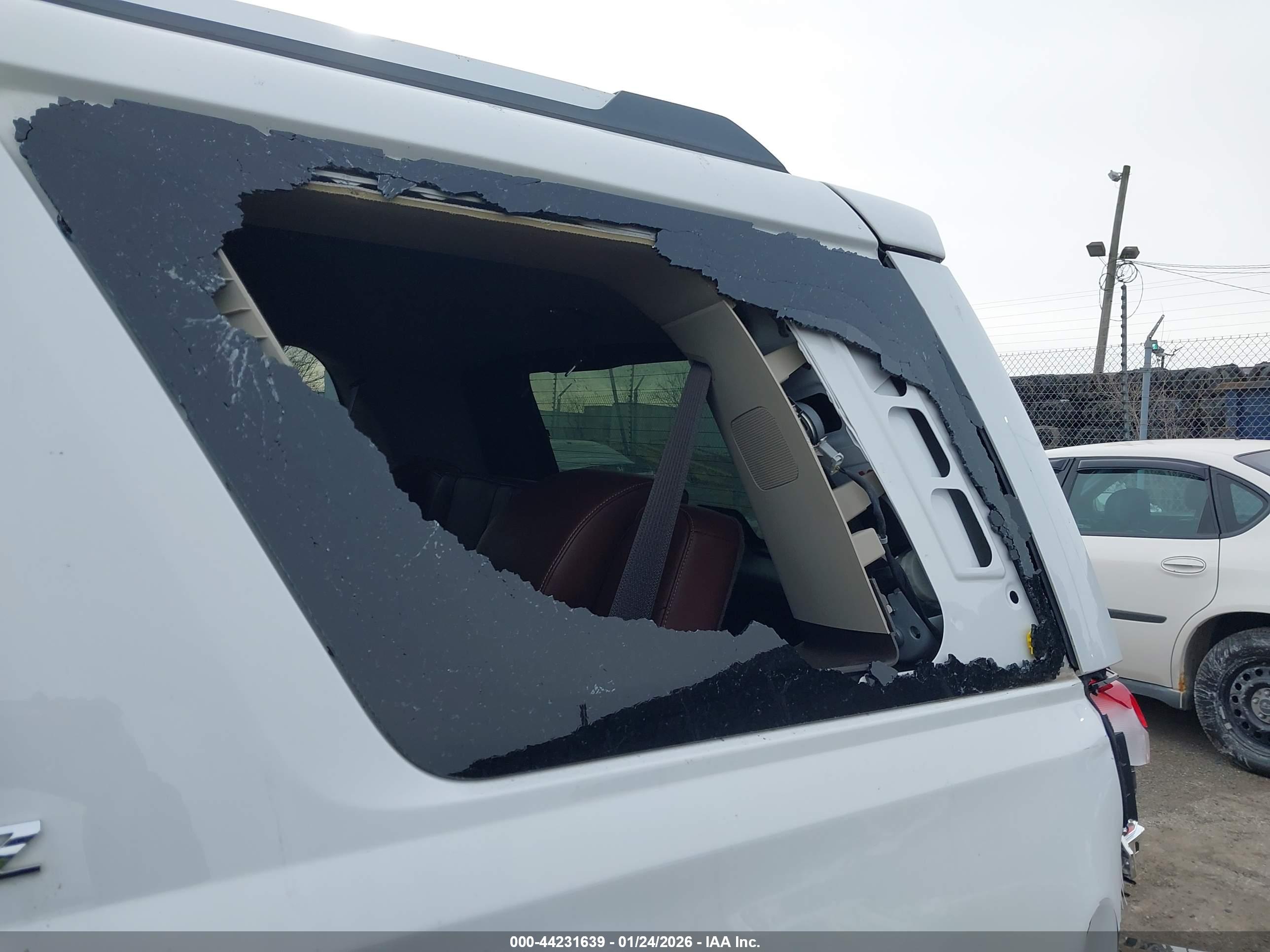 CHEVROLET TAHOE image 6