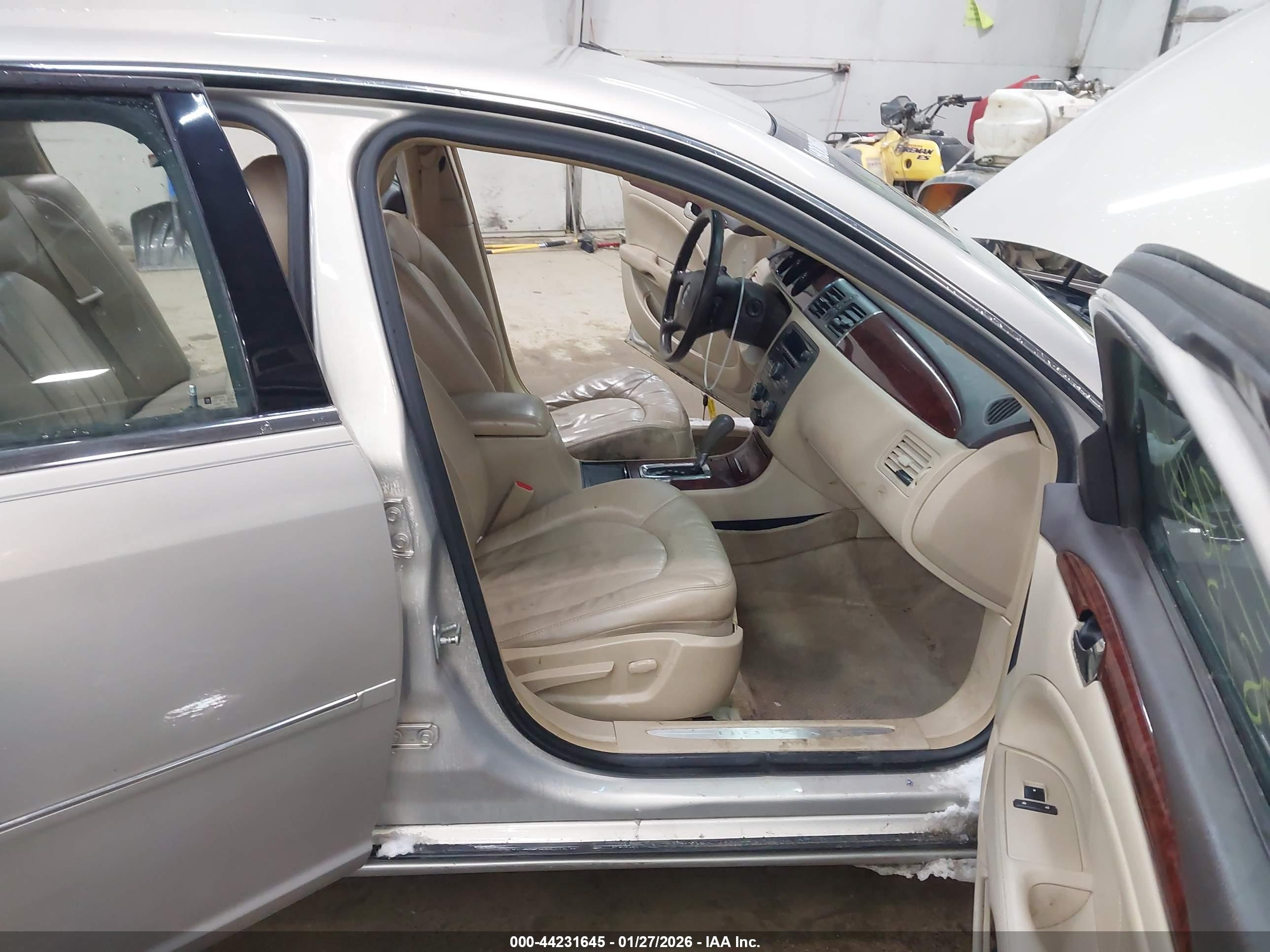 BUICK LUCERNE image 5