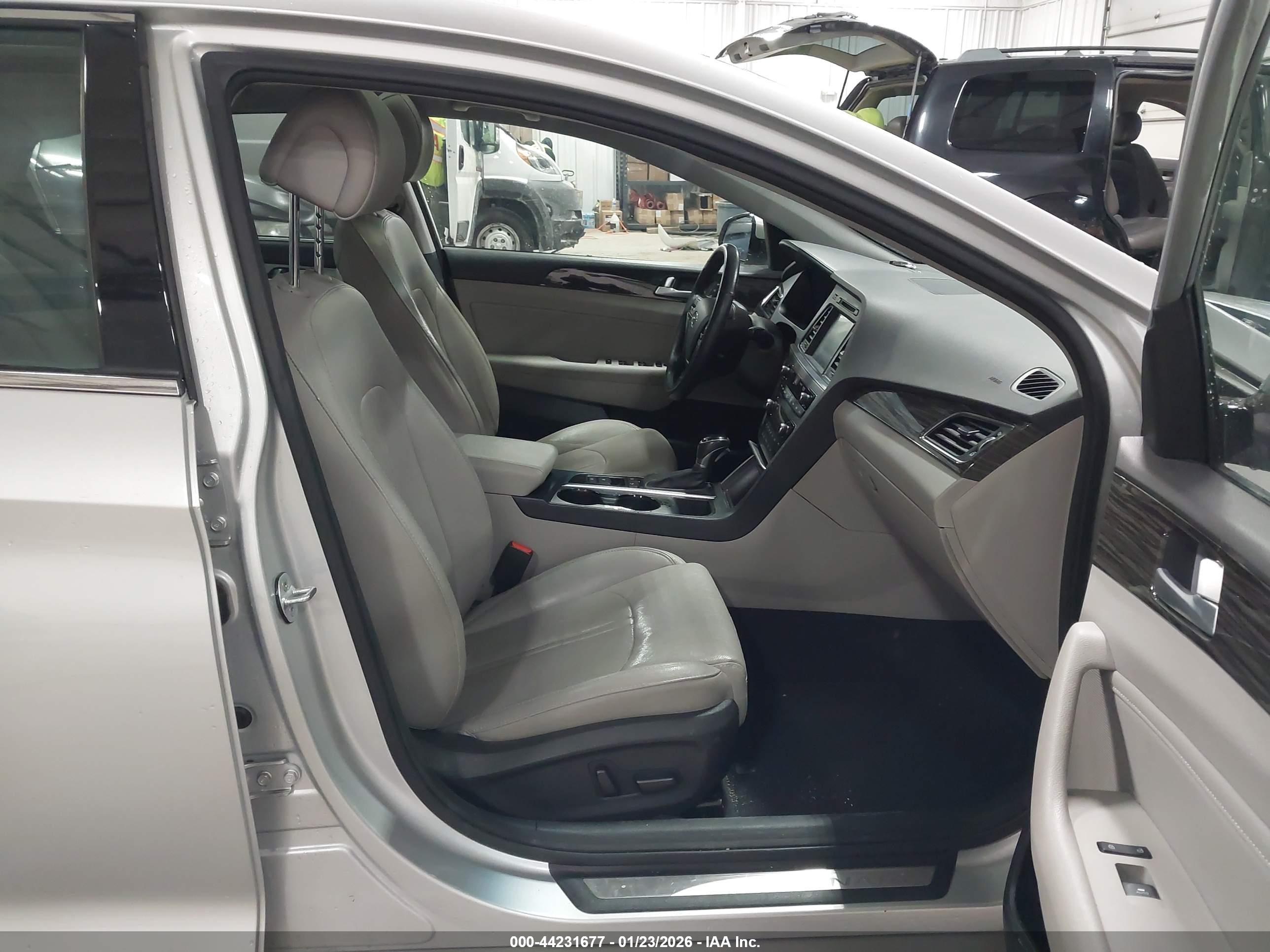 HYUNDAI SONATA image 5