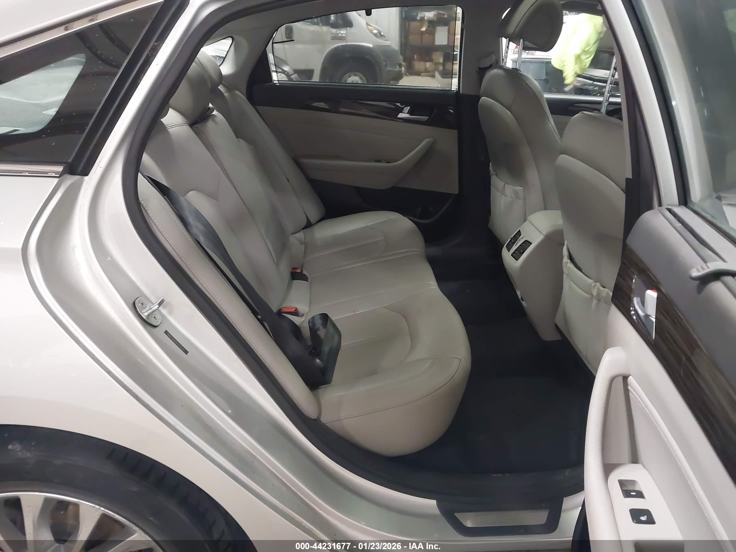 HYUNDAI SONATA image 8