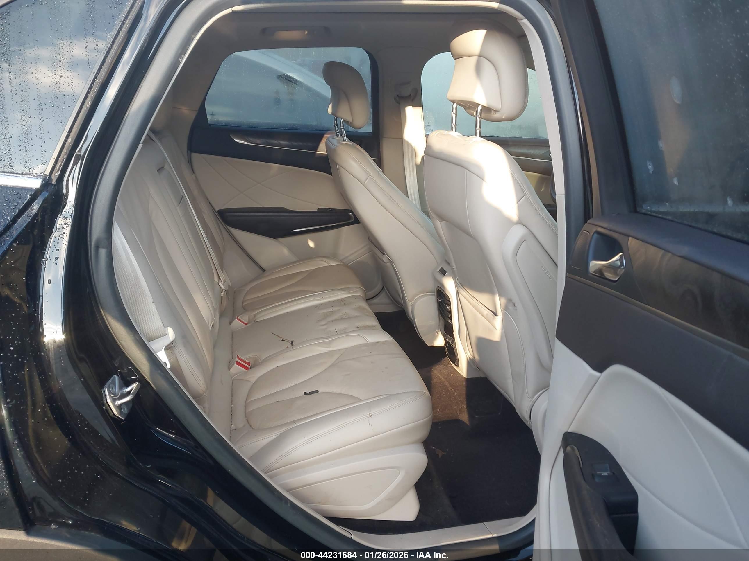 LINCOLN MKC image 8
