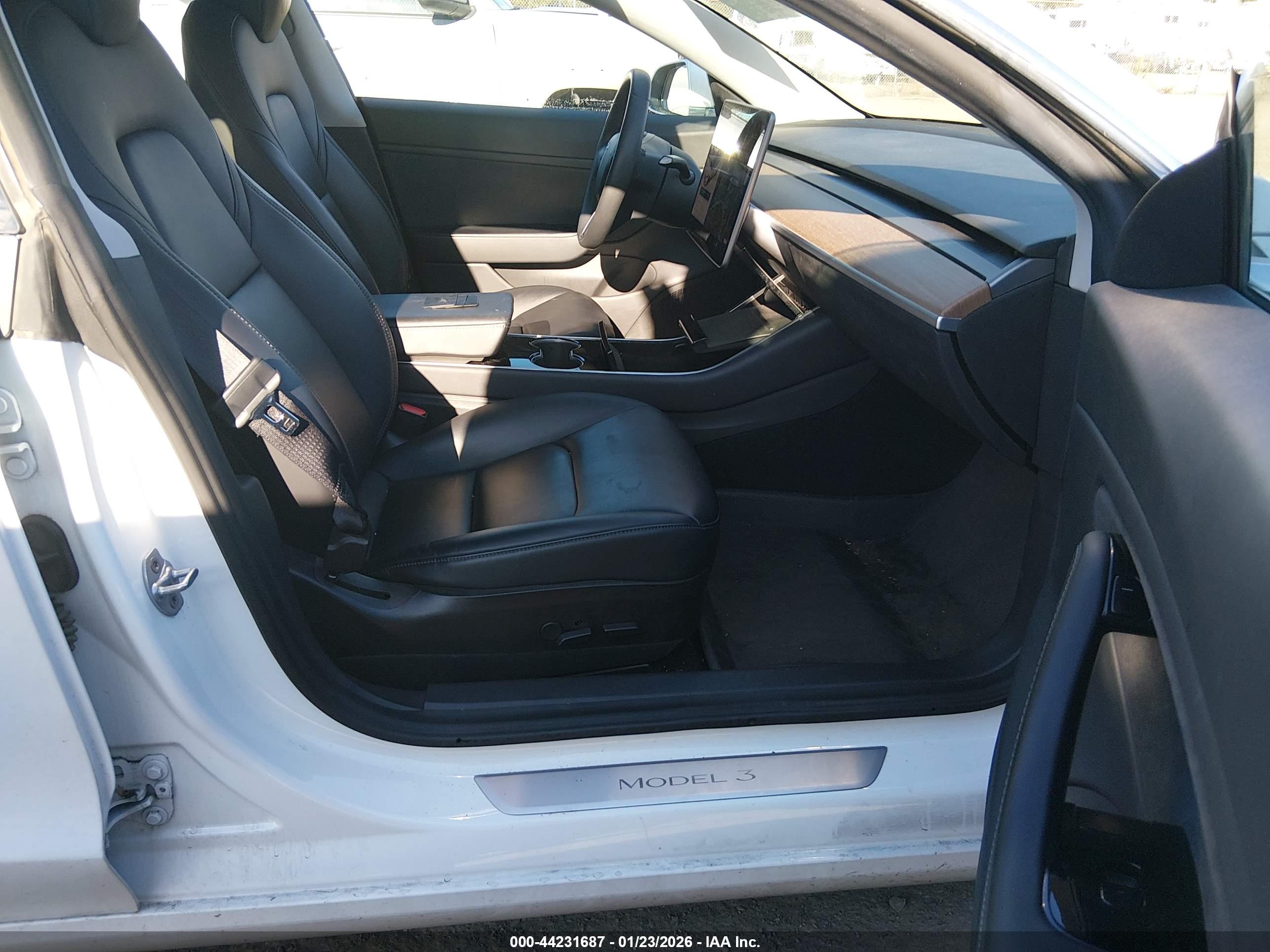 TESLA MODEL image 5