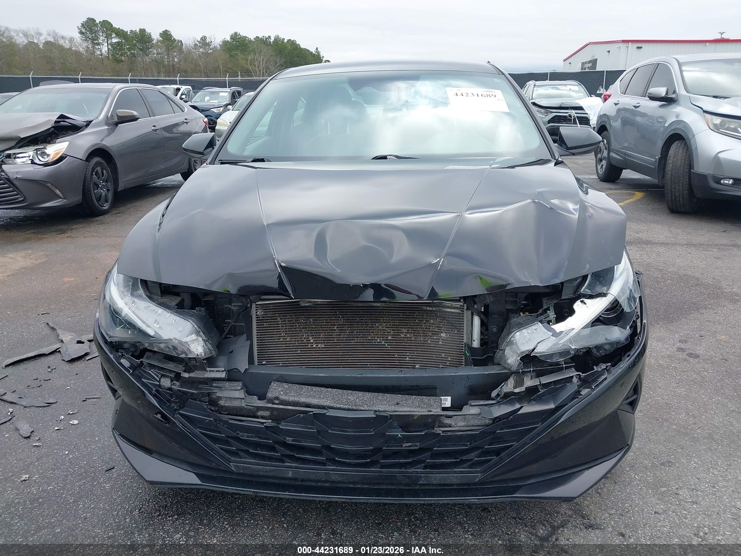 HYUNDAI ELANTRA image 6