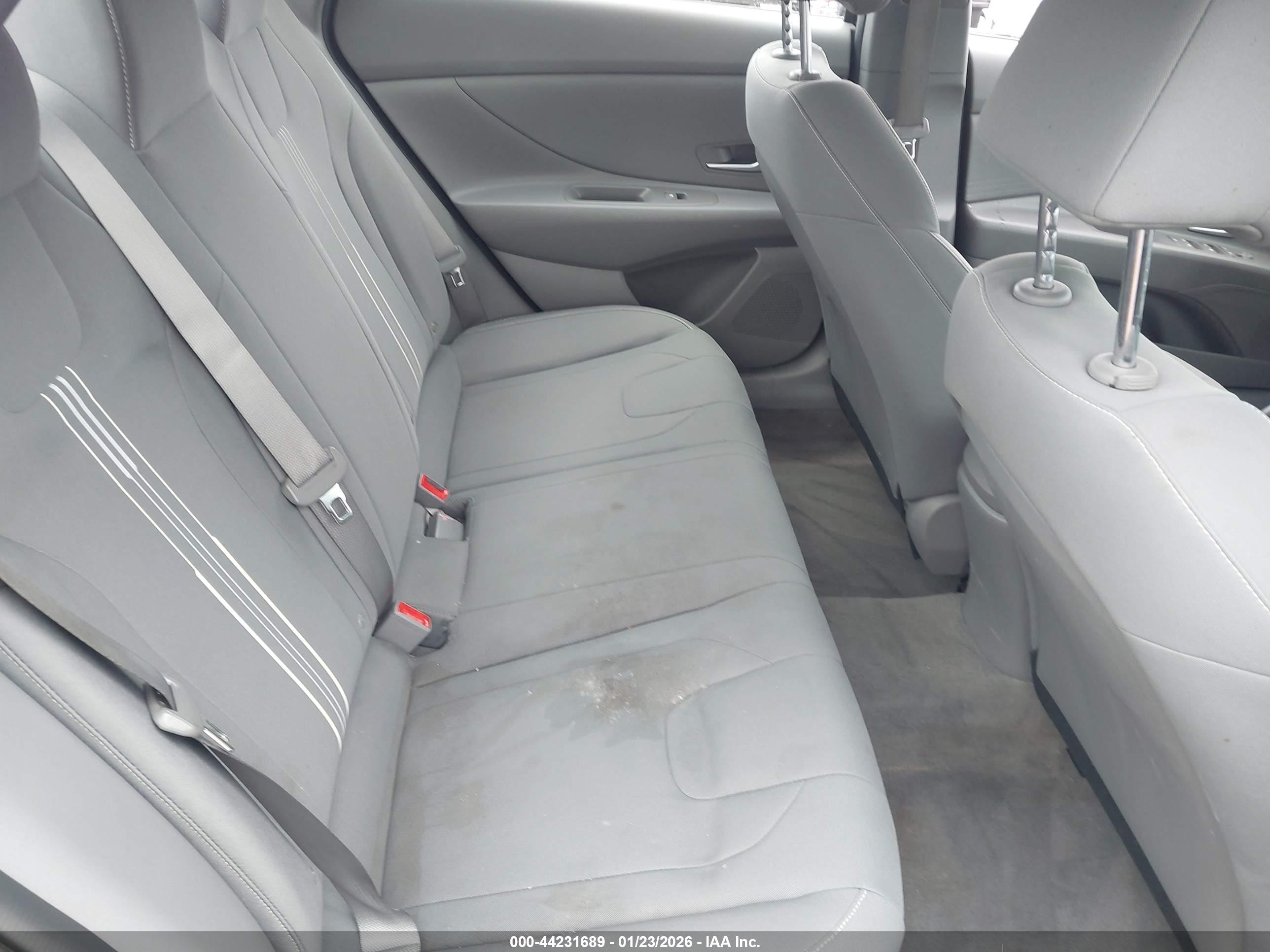 HYUNDAI ELANTRA image 8