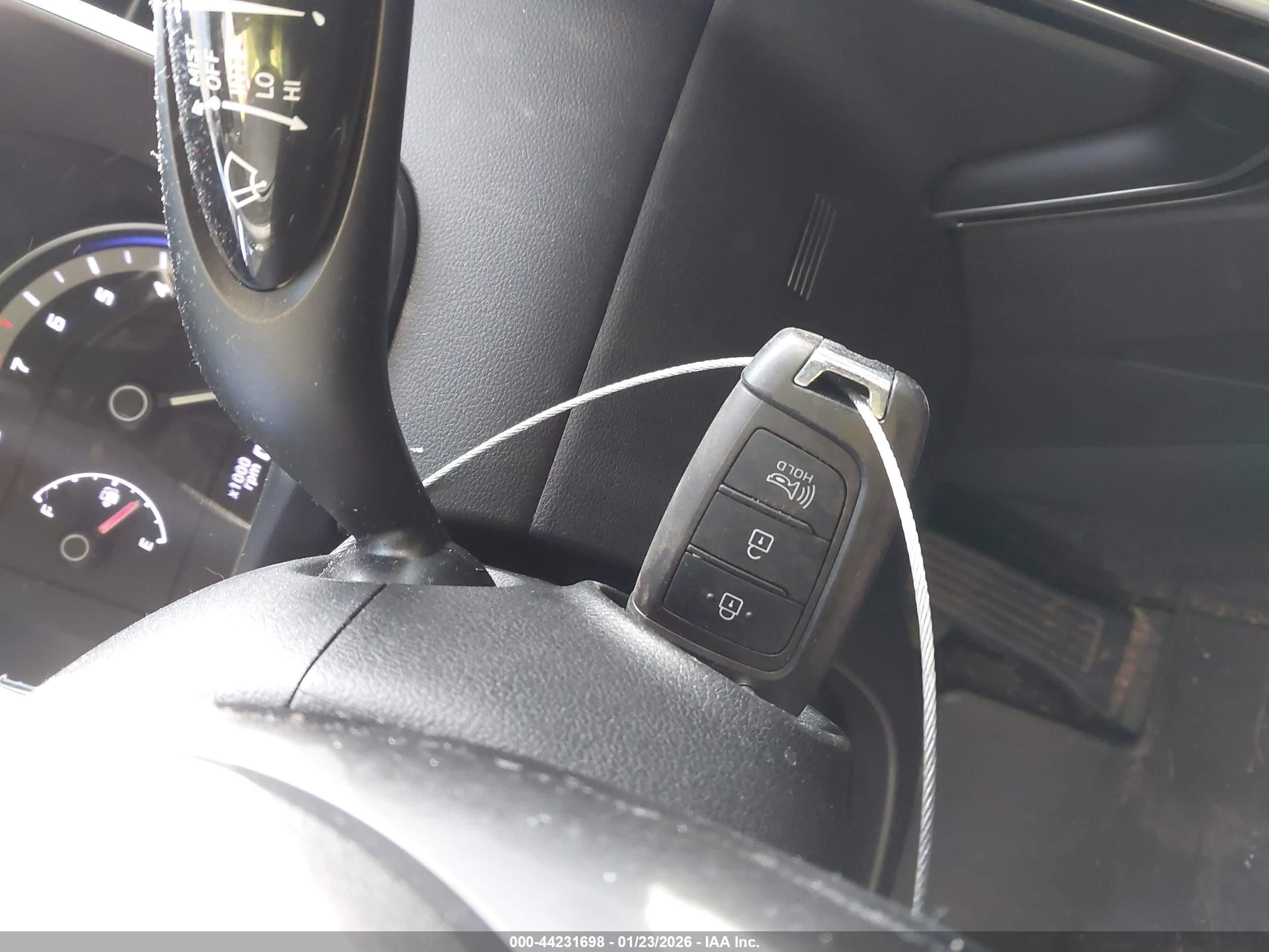 HYUNDAI TUCSON image 11