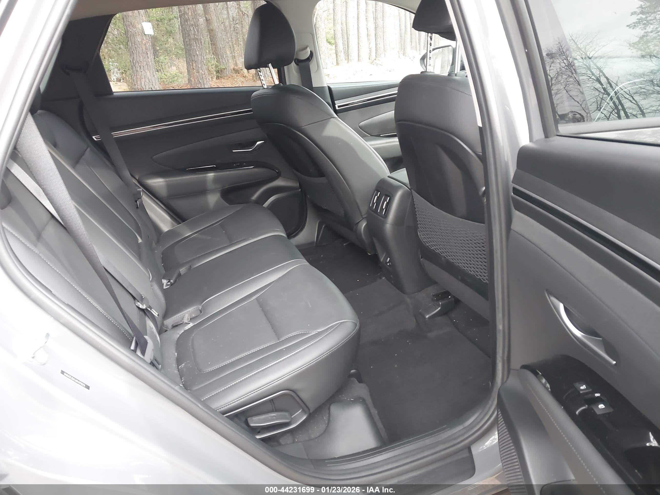 HYUNDAI TUCSON image 8
