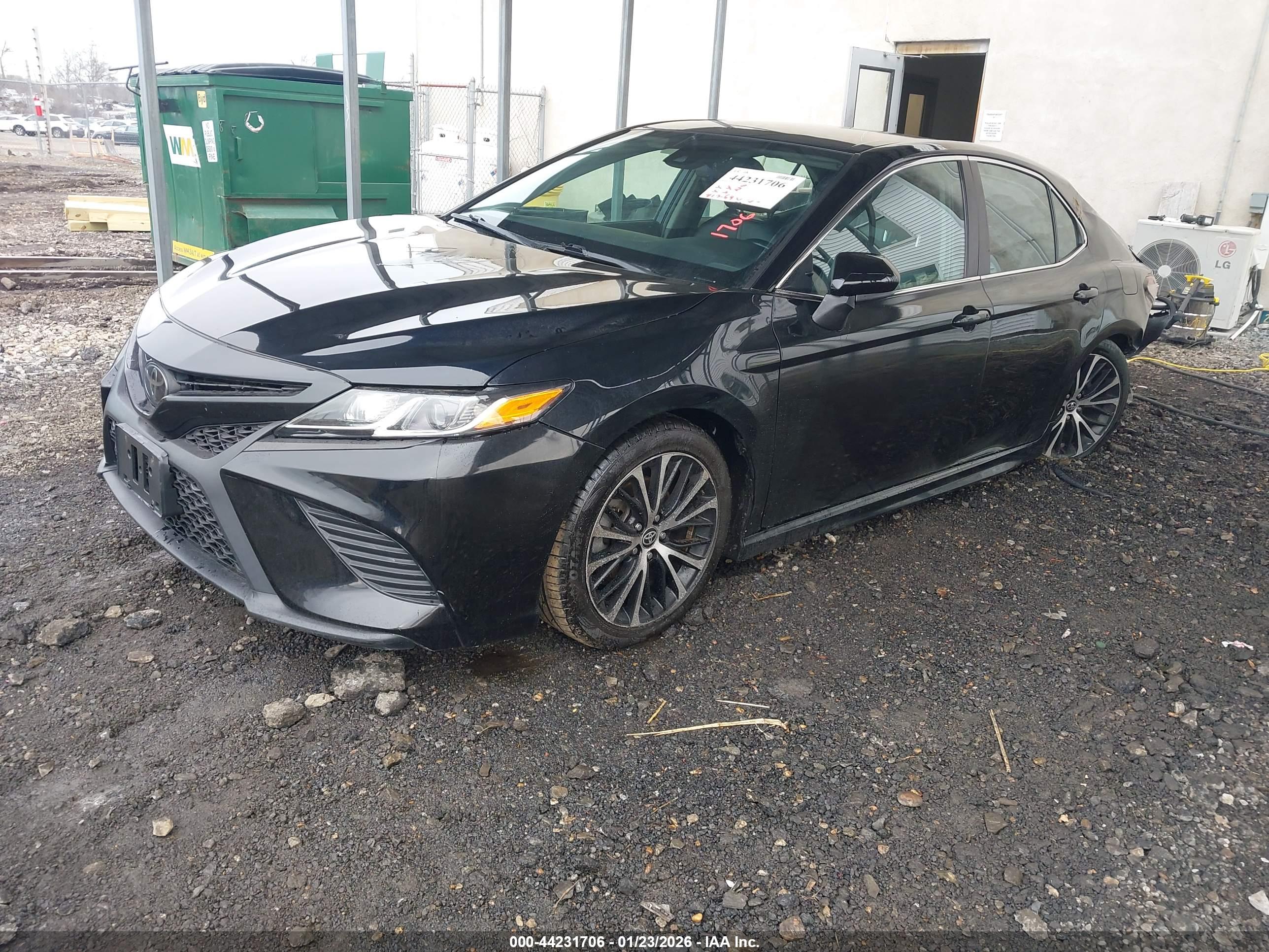 TOYOTA CAMRY image 2