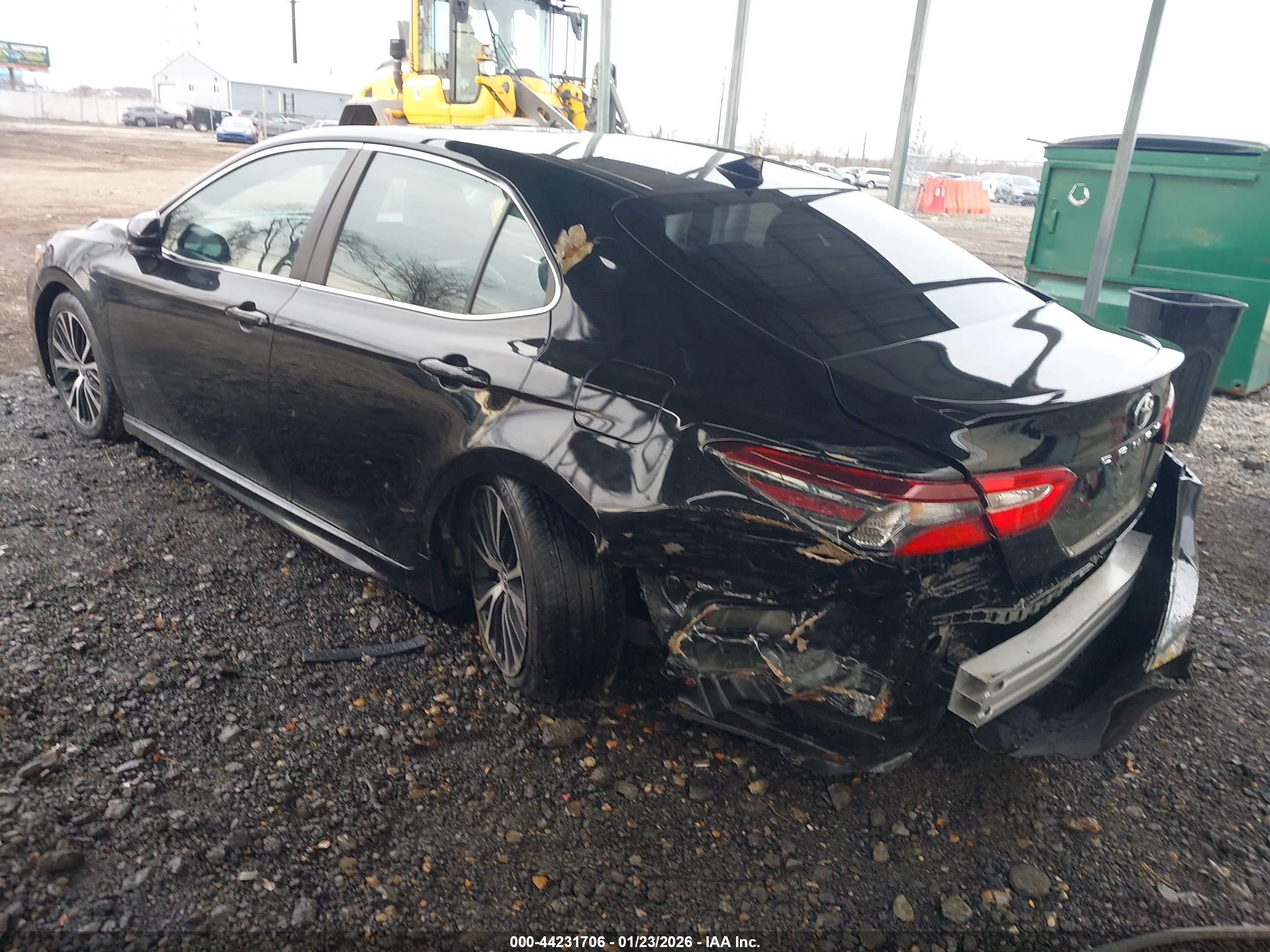 TOYOTA CAMRY image 3