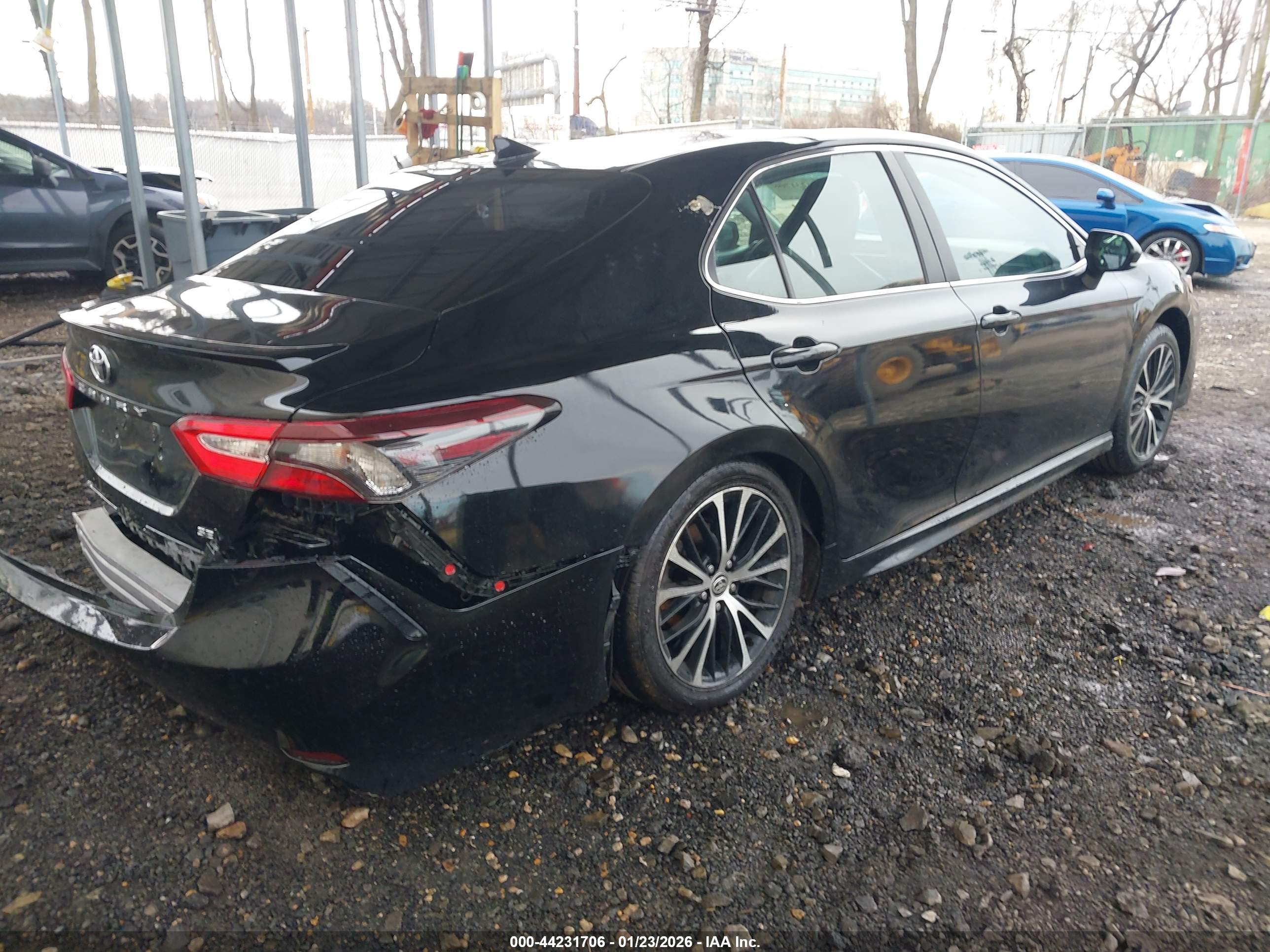 TOYOTA CAMRY image 4
