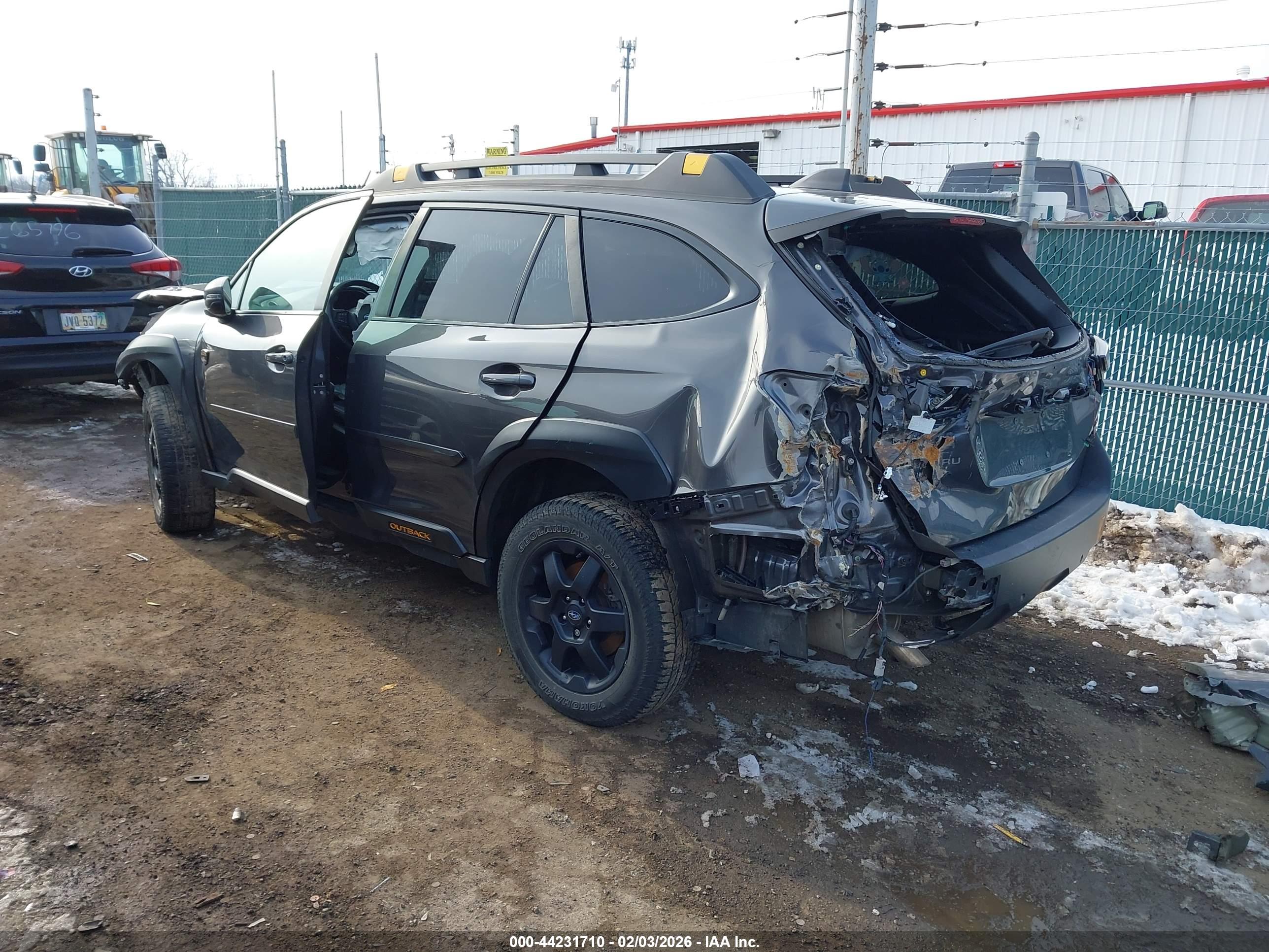 SUBARU OUTBACK image 3