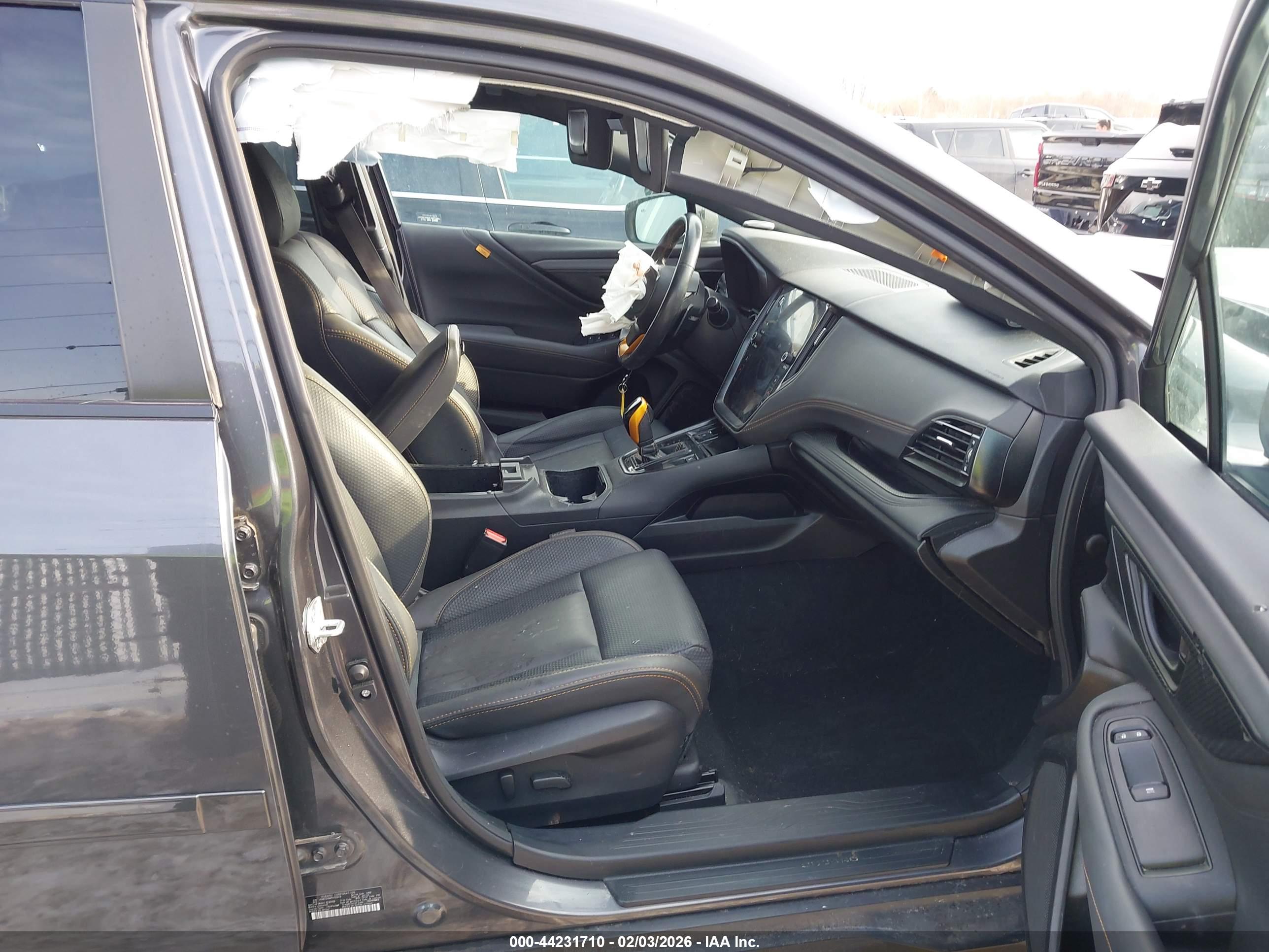 SUBARU OUTBACK image 5