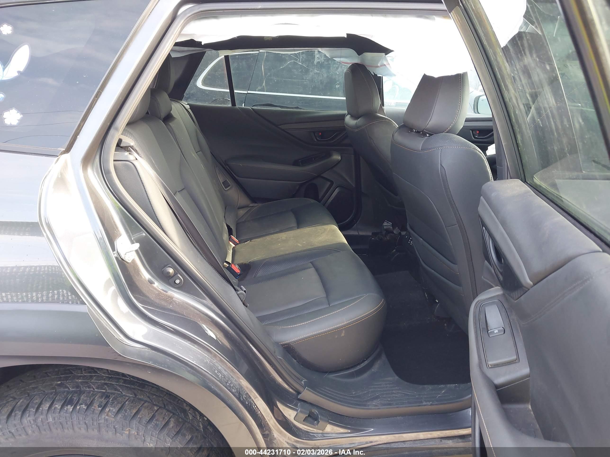SUBARU OUTBACK image 8