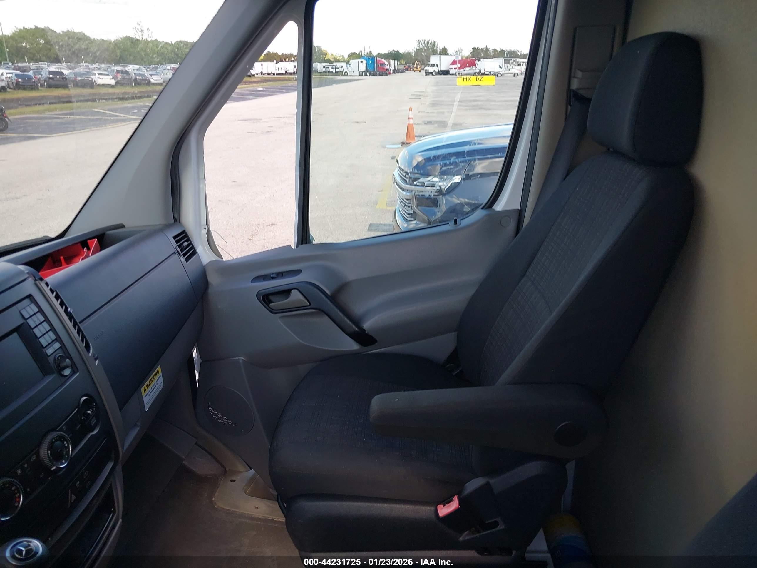 MERCEDES-BENZ SPRINTER image 5