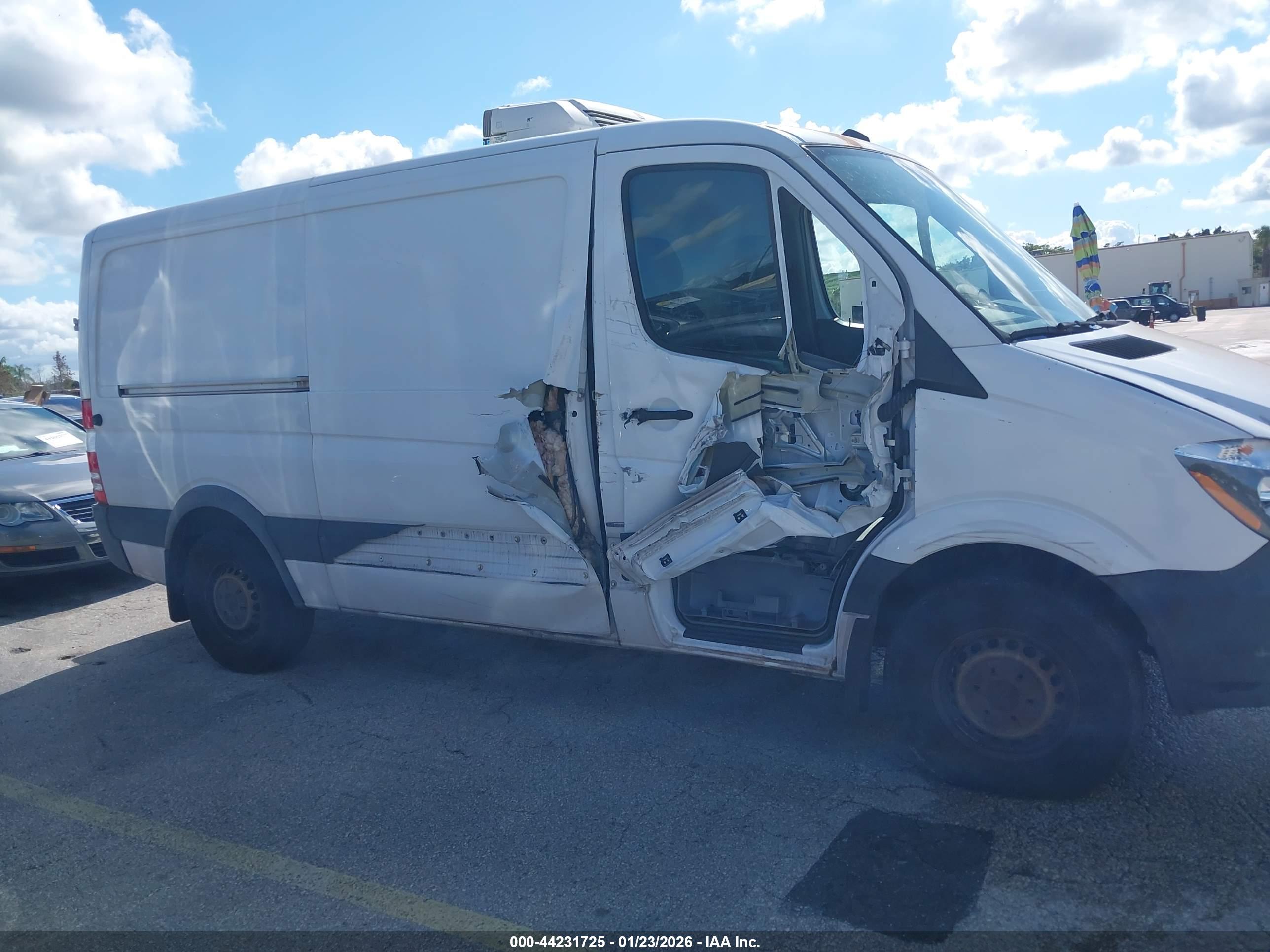 MERCEDES-BENZ SPRINTER image 6
