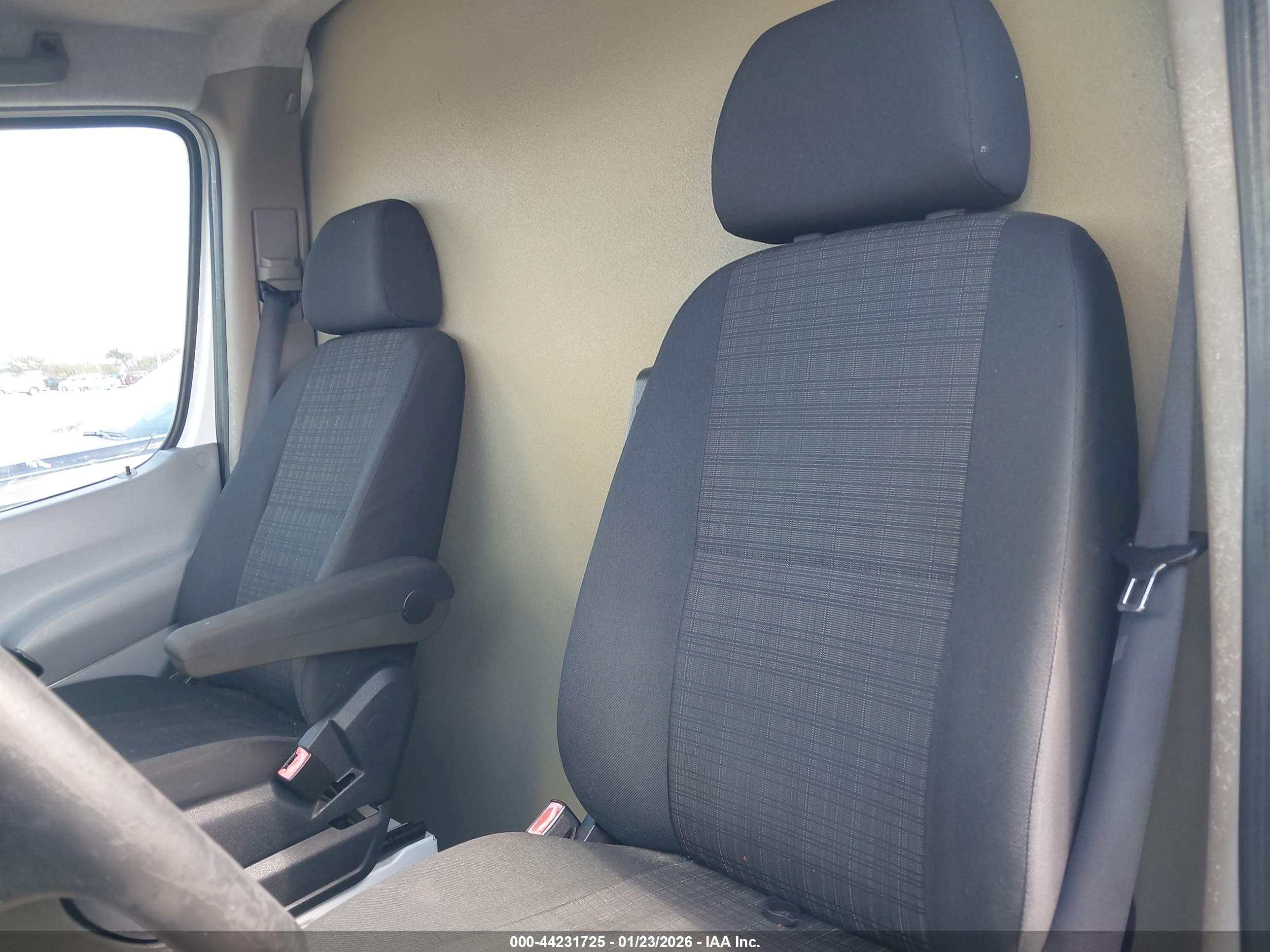 MERCEDES-BENZ SPRINTER image 8