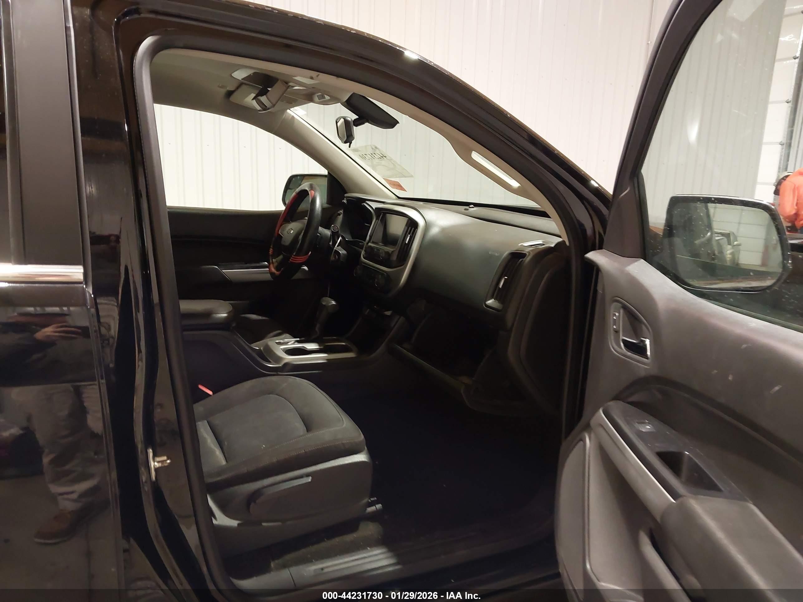 CHEVROLET COLORADO image 5