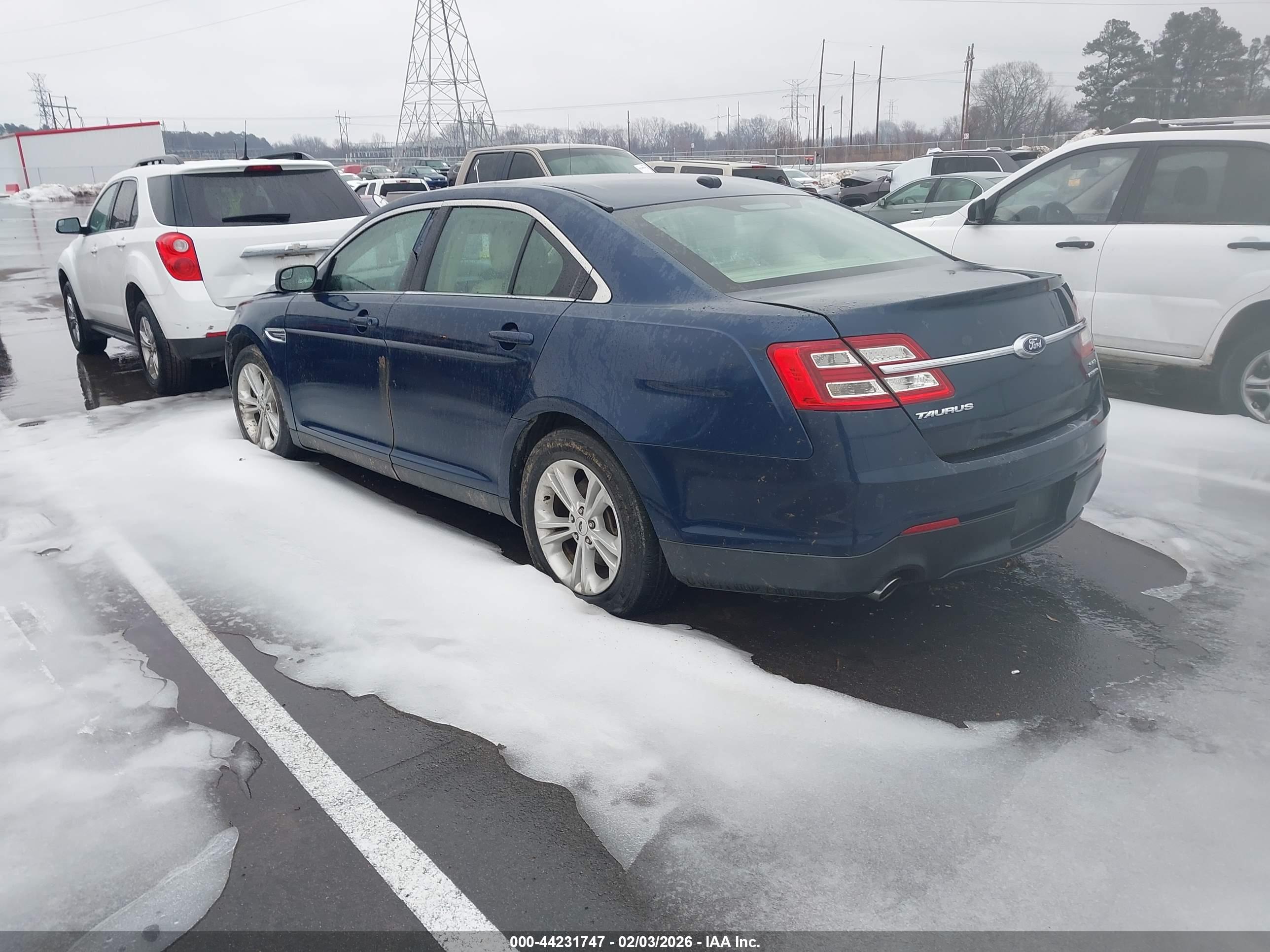 FORD TAURUS image 3
