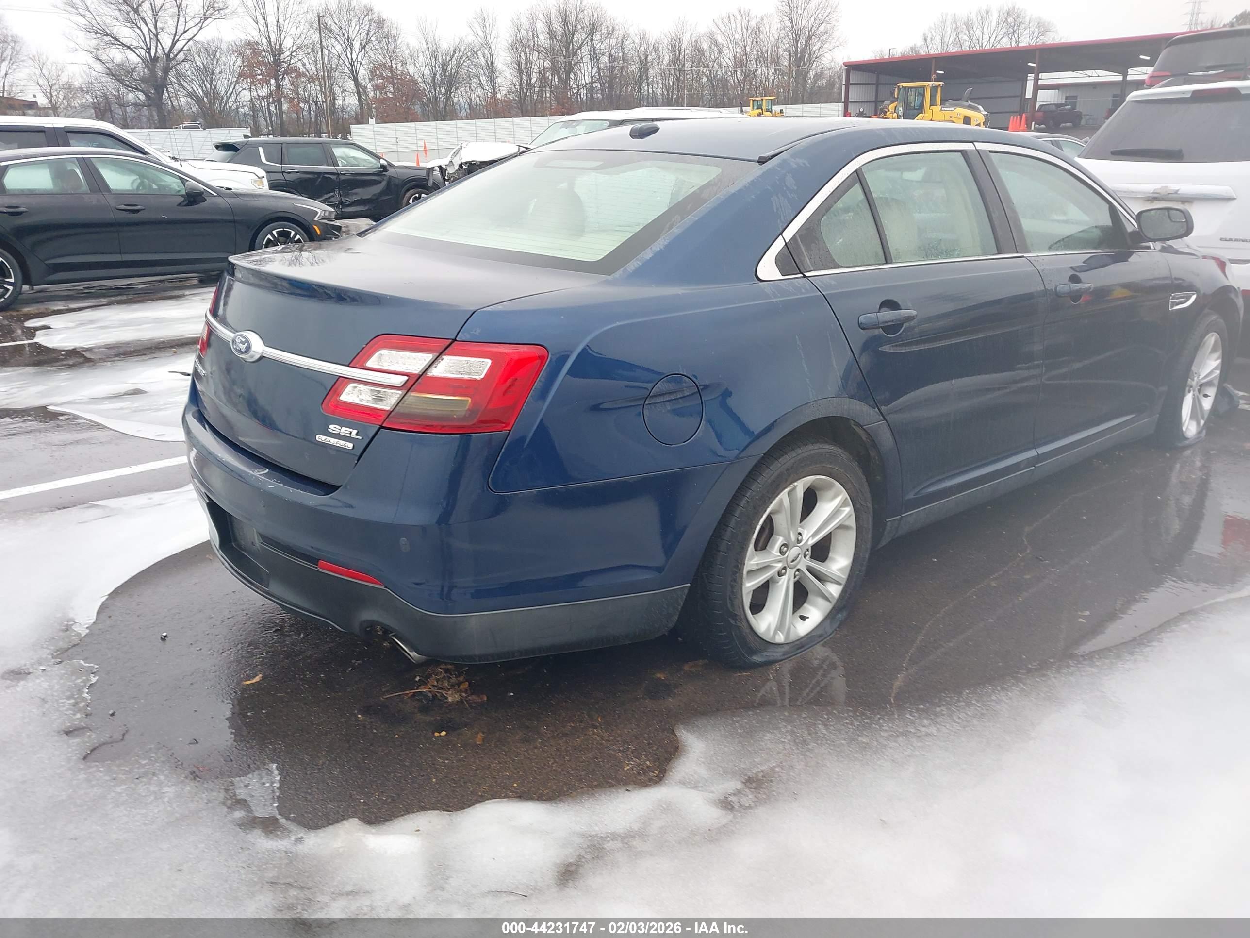 FORD TAURUS image 4