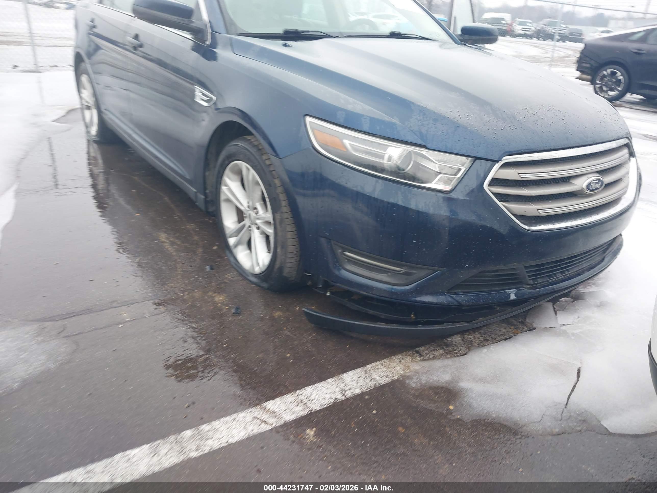 FORD TAURUS image 6