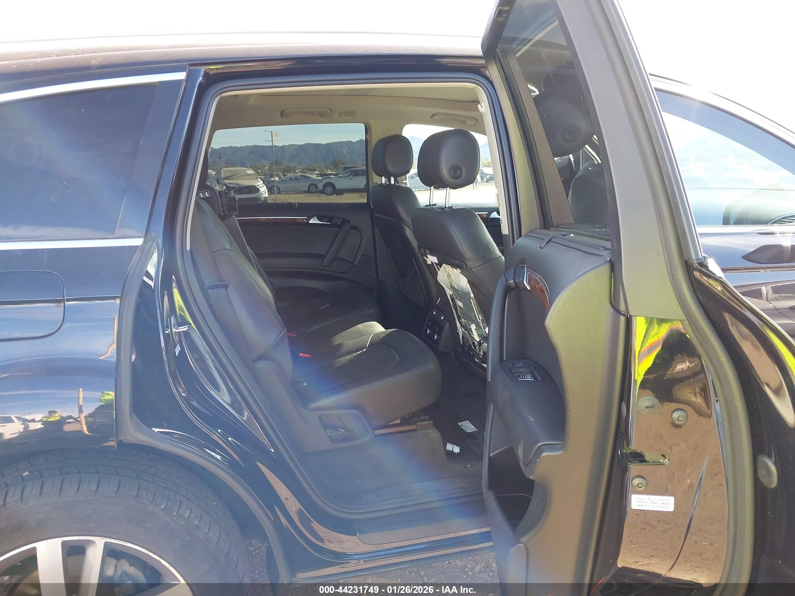 AUDI Q7 image 8
