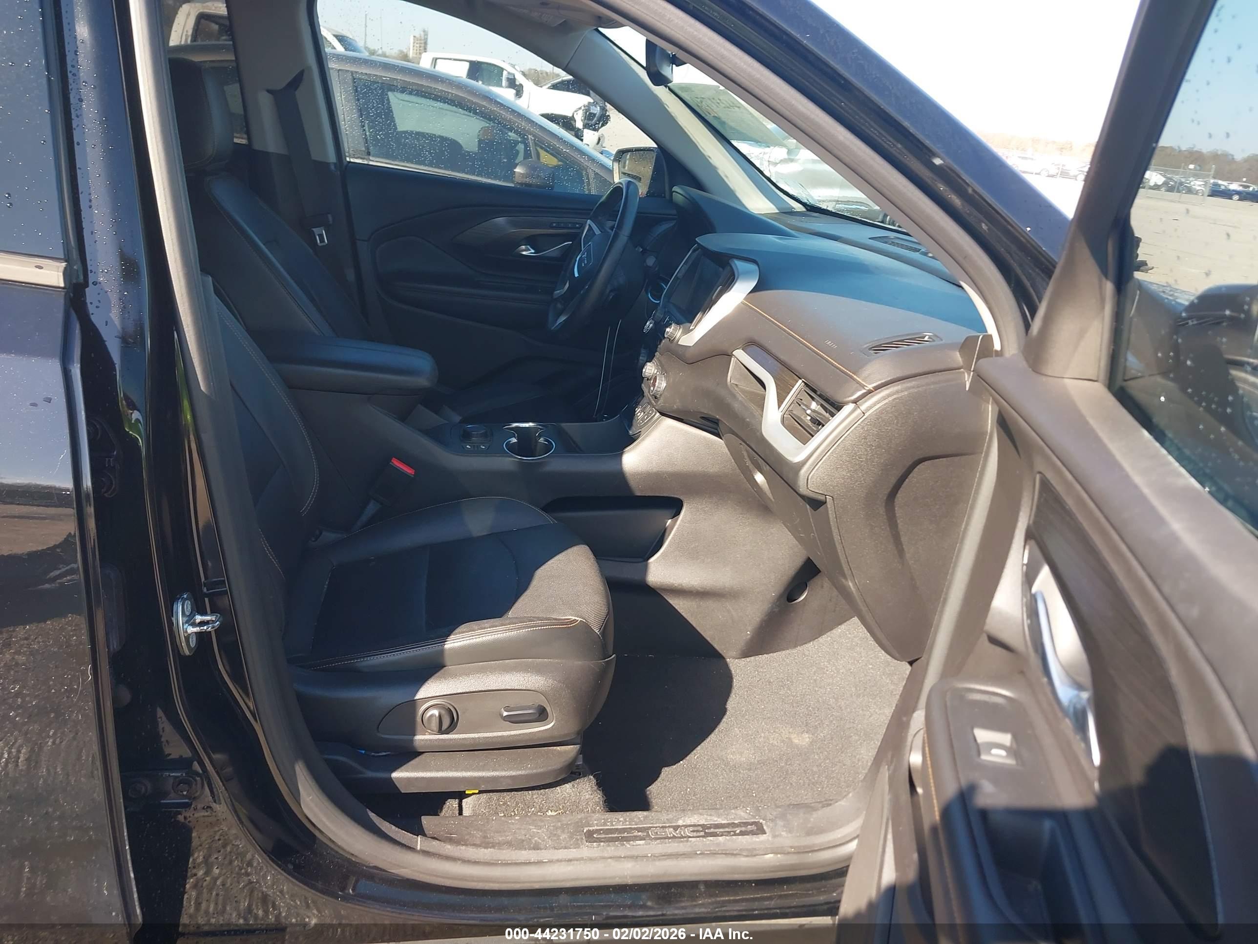GMC TERRAIN image 5