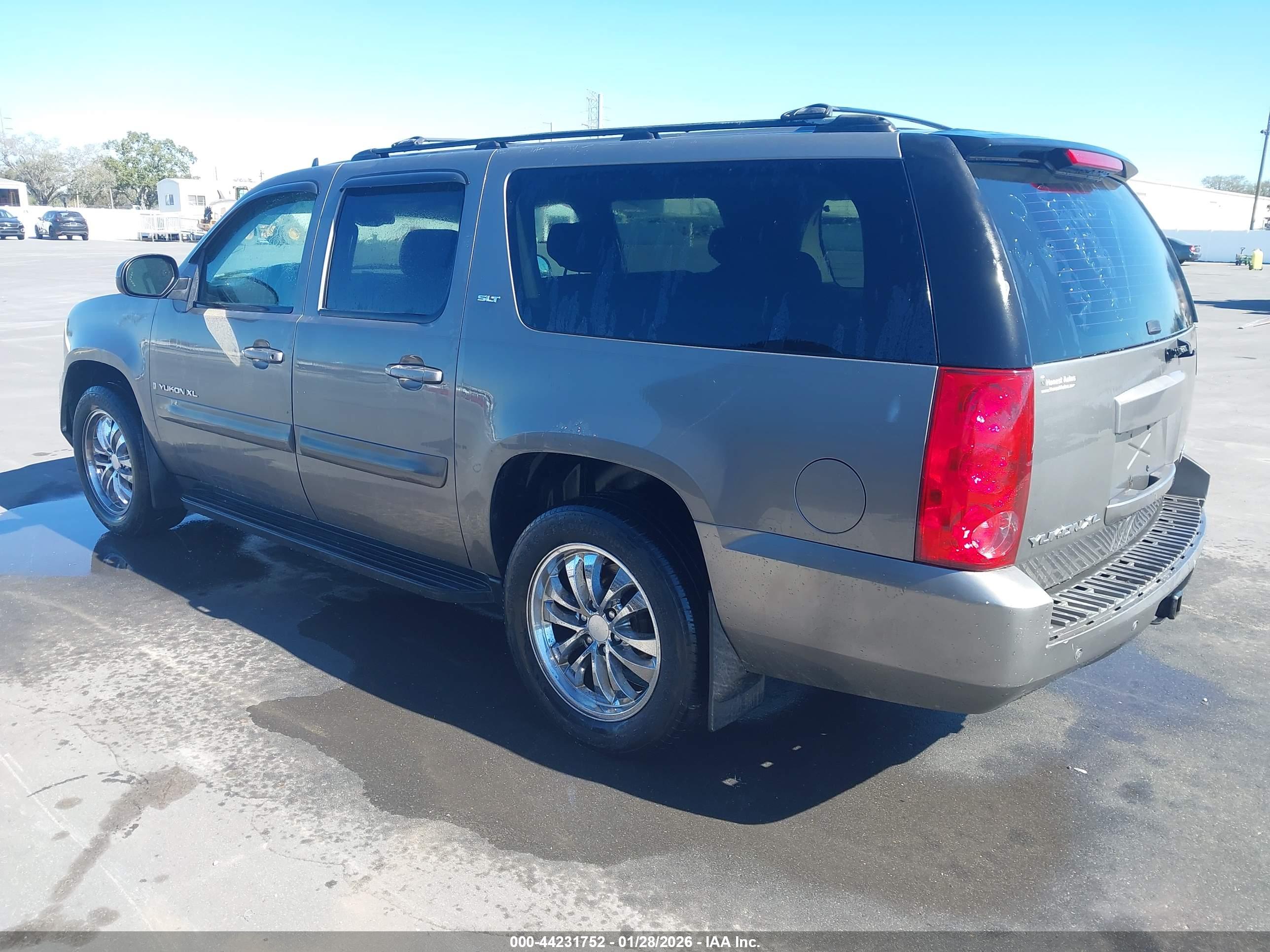 GMC YUKON image 3