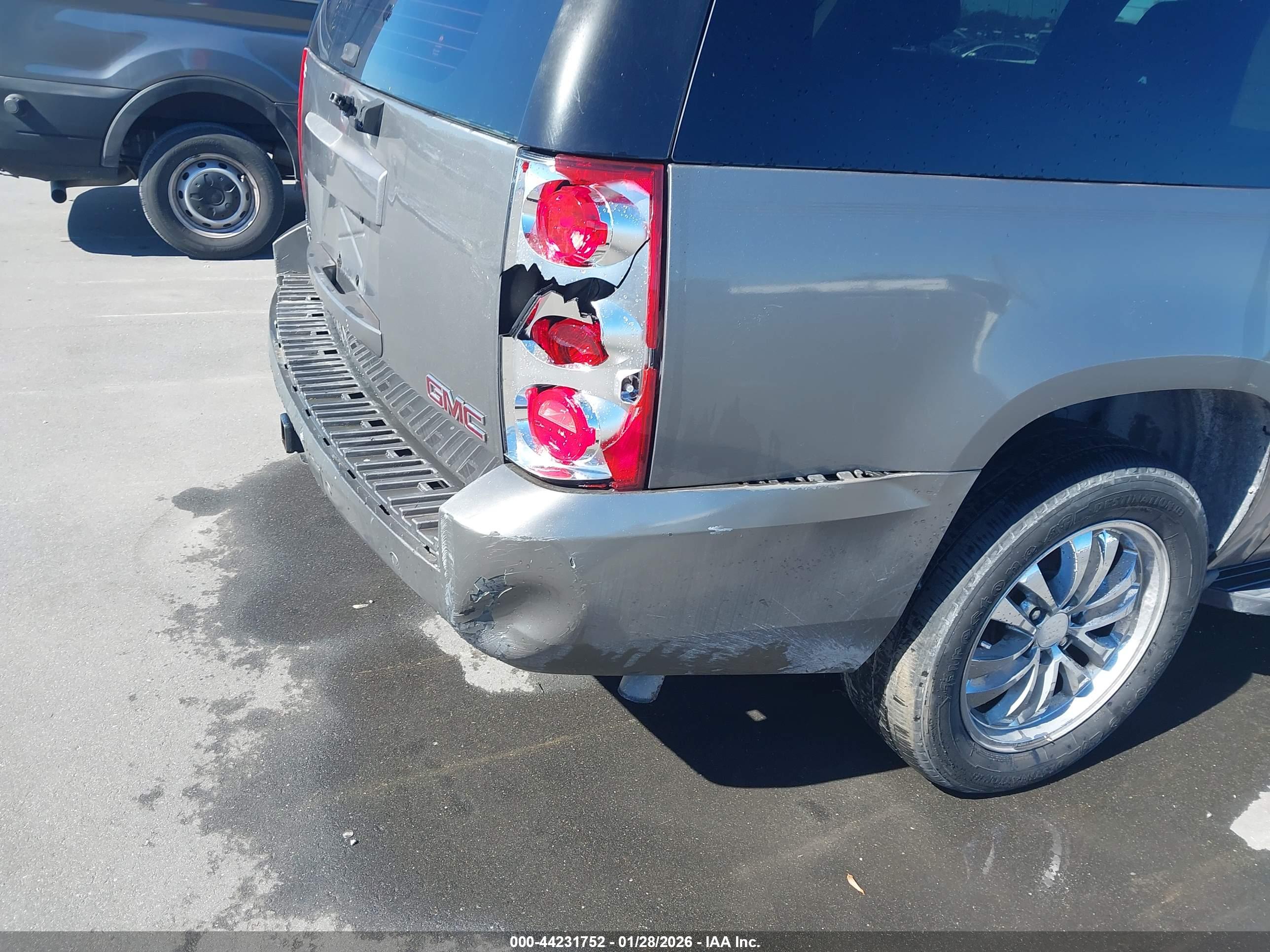 GMC YUKON image 6