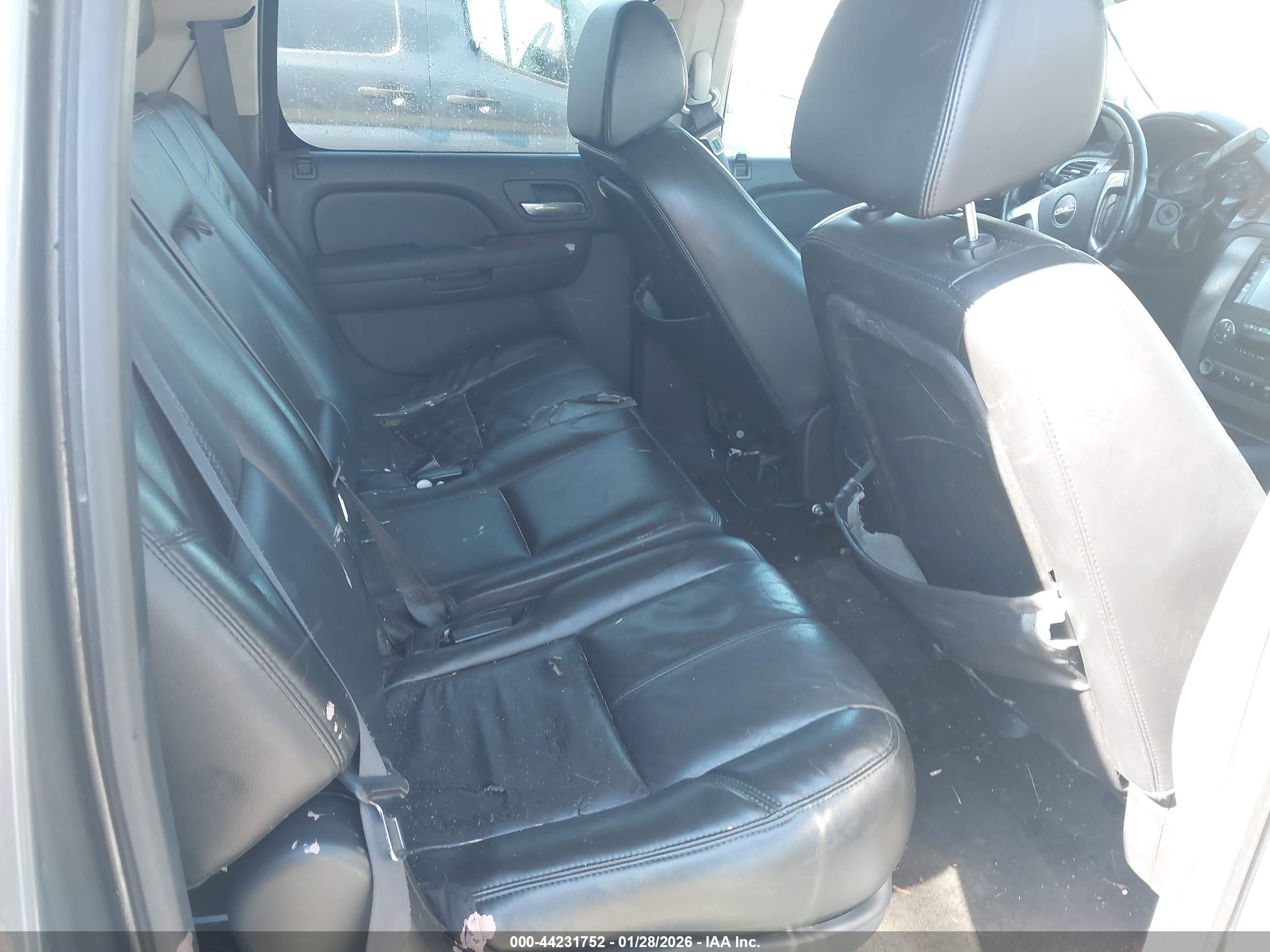 GMC YUKON image 8