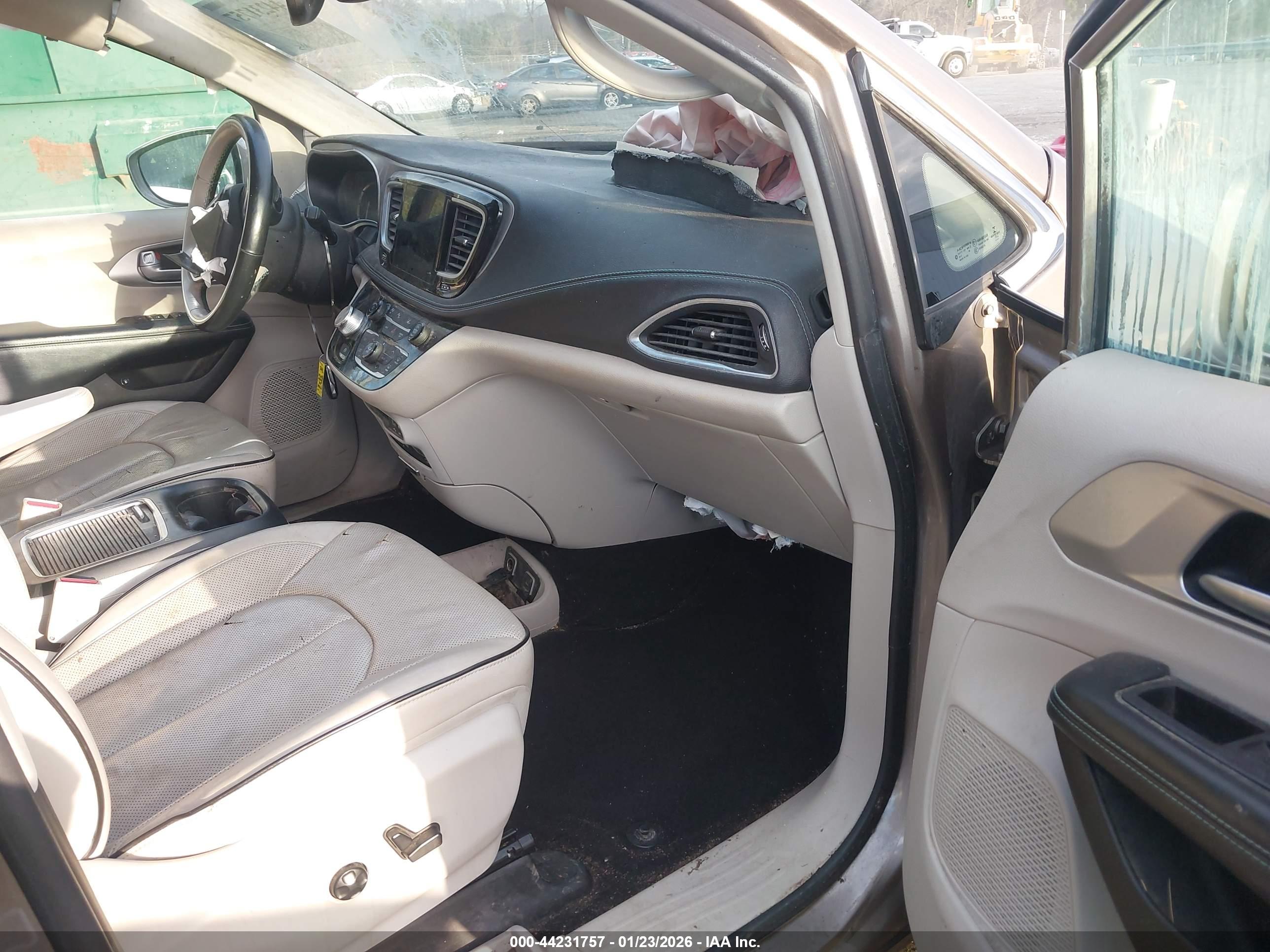 CHRYSLER PACIFICA image 5