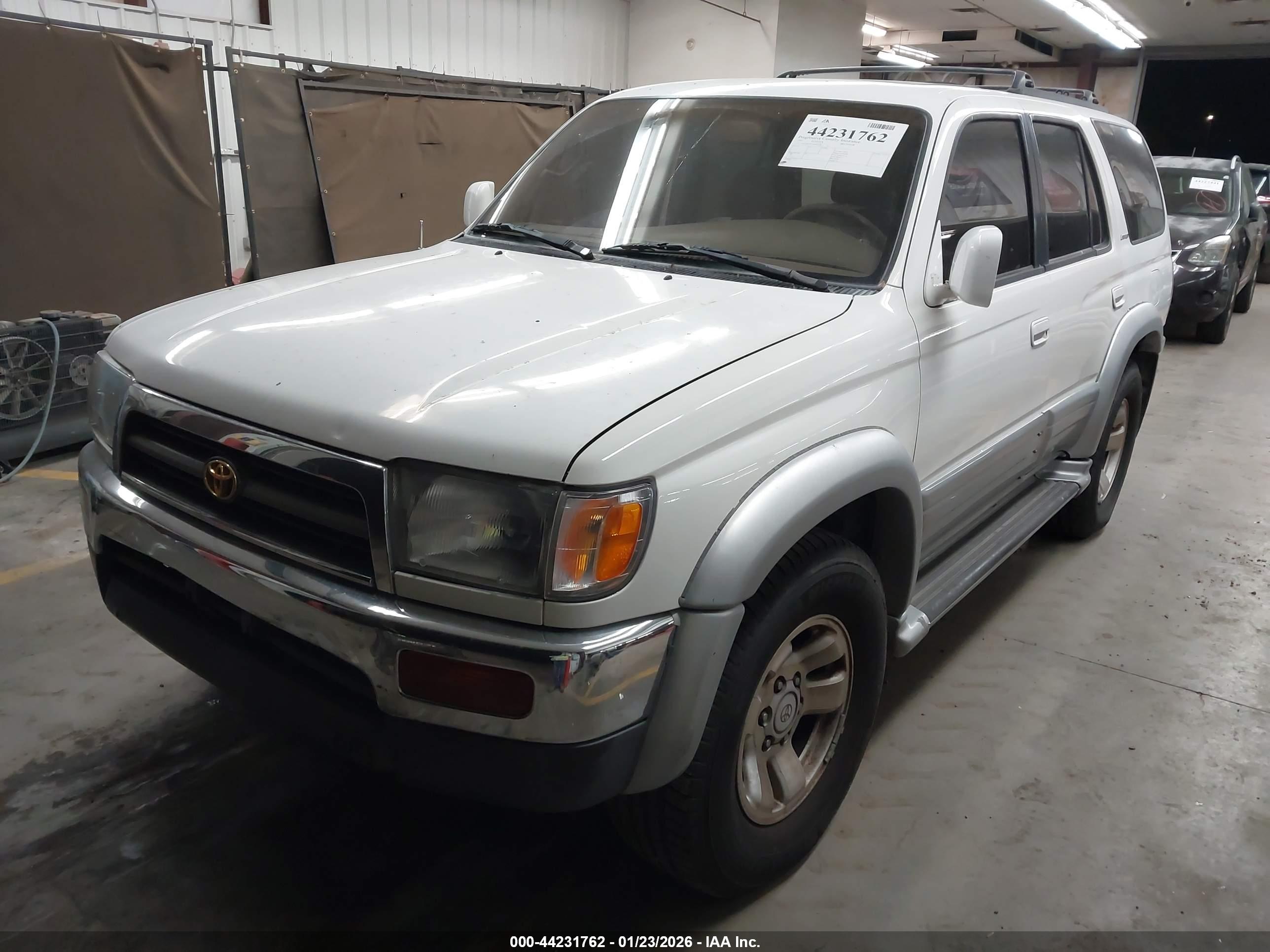 TOYOTA 4RUNNER image 2