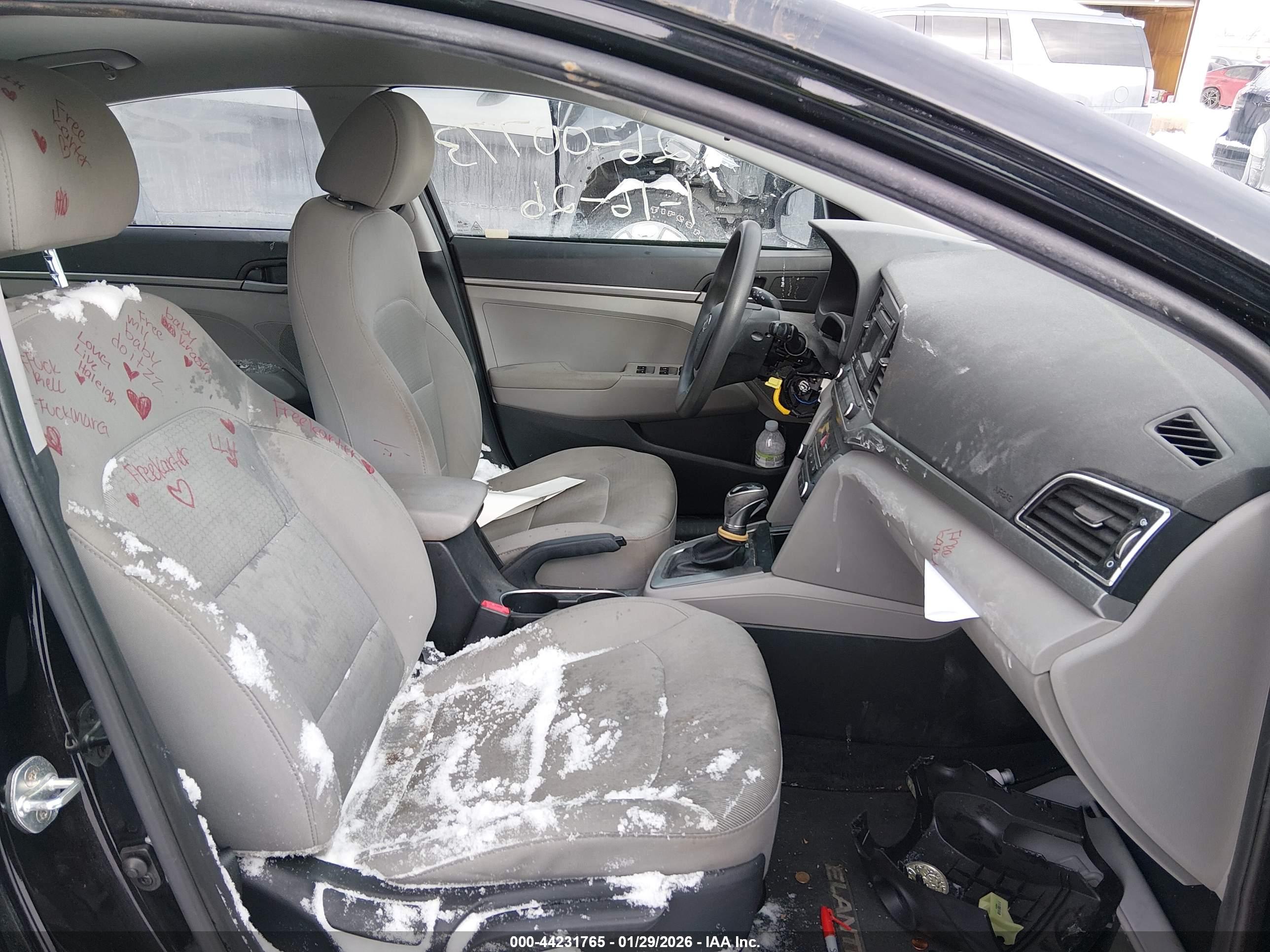 HYUNDAI ELANTRA image 5