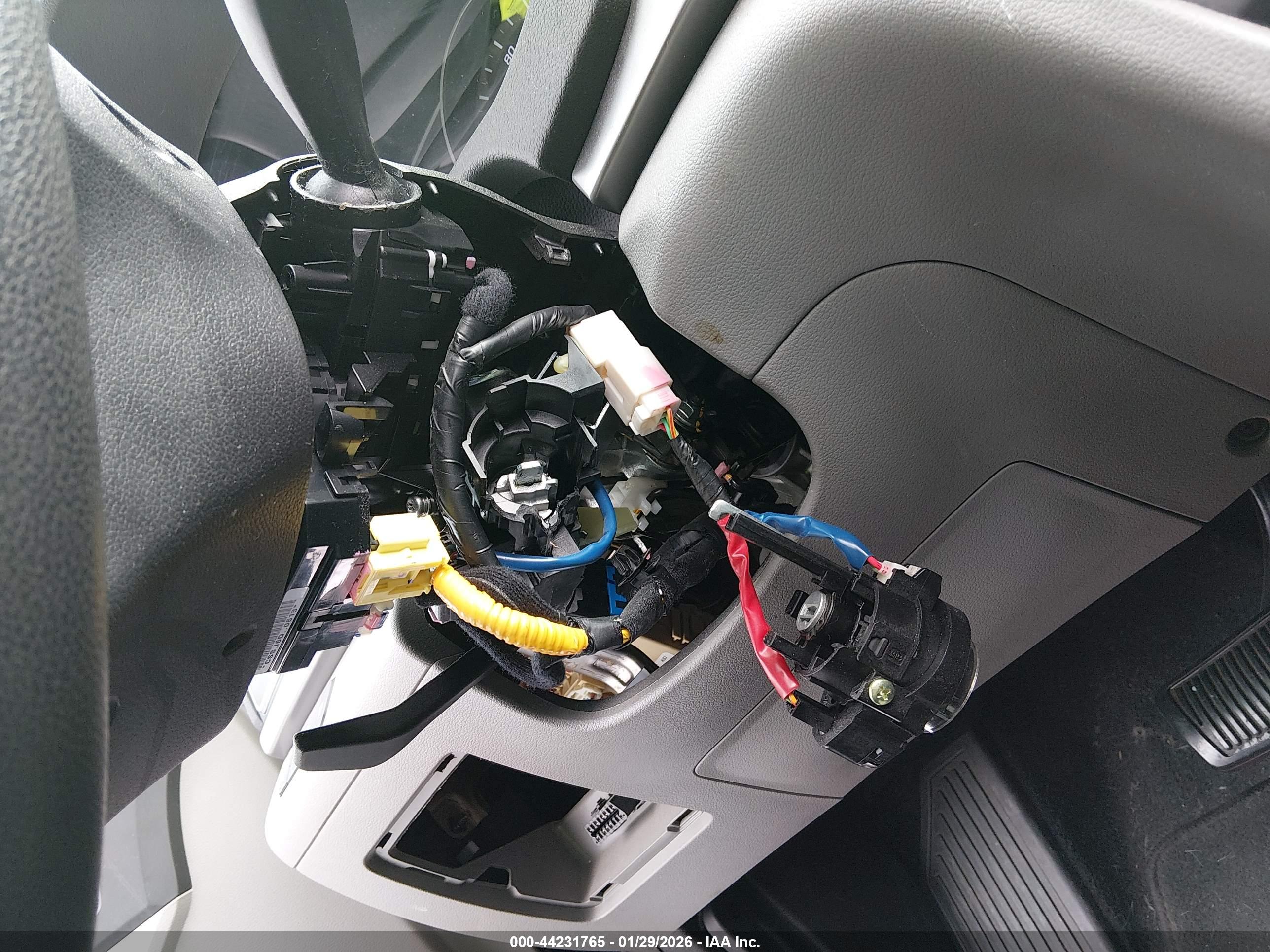 HYUNDAI ELANTRA image 6