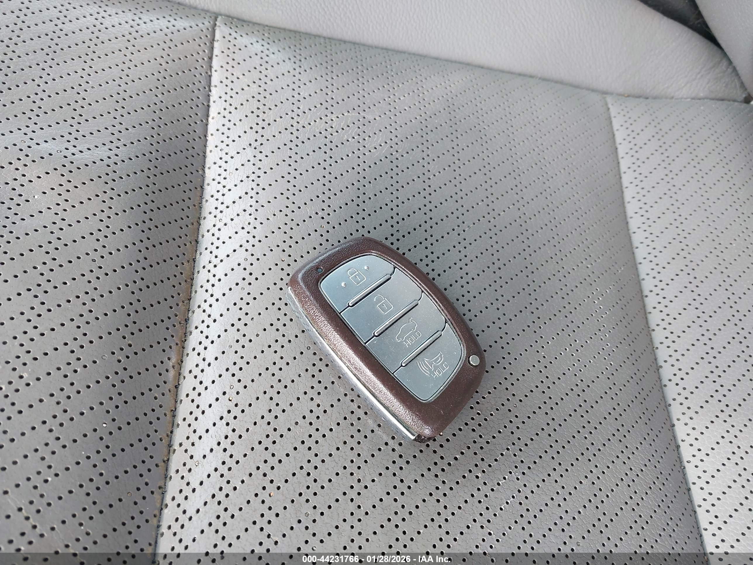 HYUNDAI ELANTRA image 11
