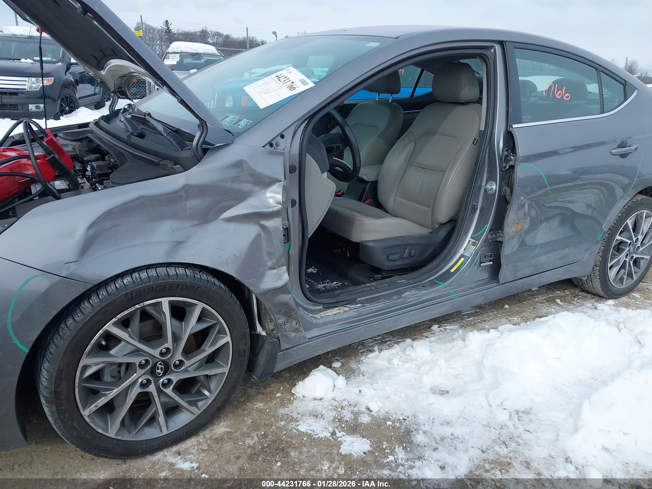 HYUNDAI ELANTRA image 6